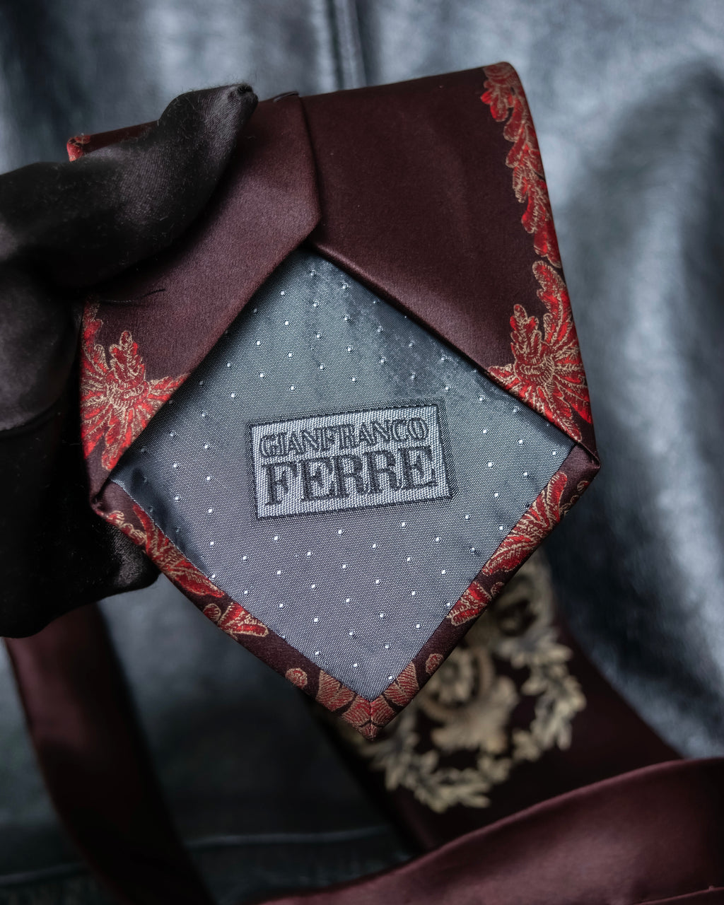 "GIANFRANCO FERRE" Beautiful botanical and frame design necktie