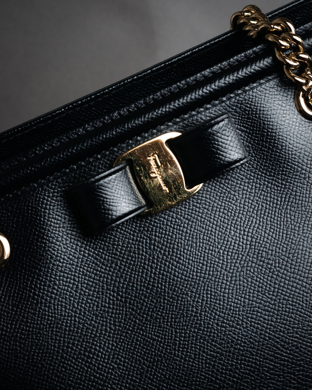 “Salvatore Ferragamo” 2010’s Vara chain leather tote bag