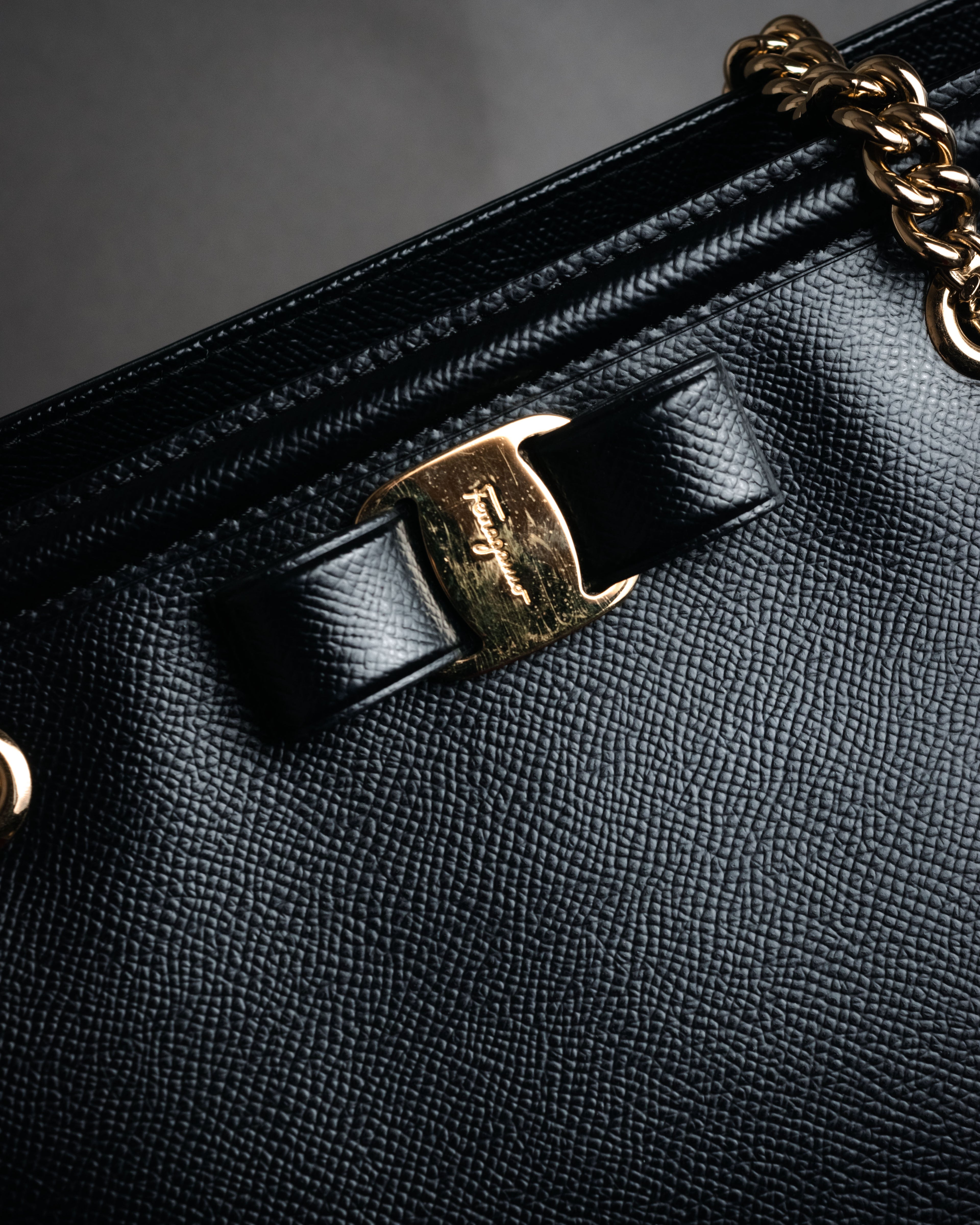 “Salvatore Ferragamo” 2010’s Vara chain leather tote bag