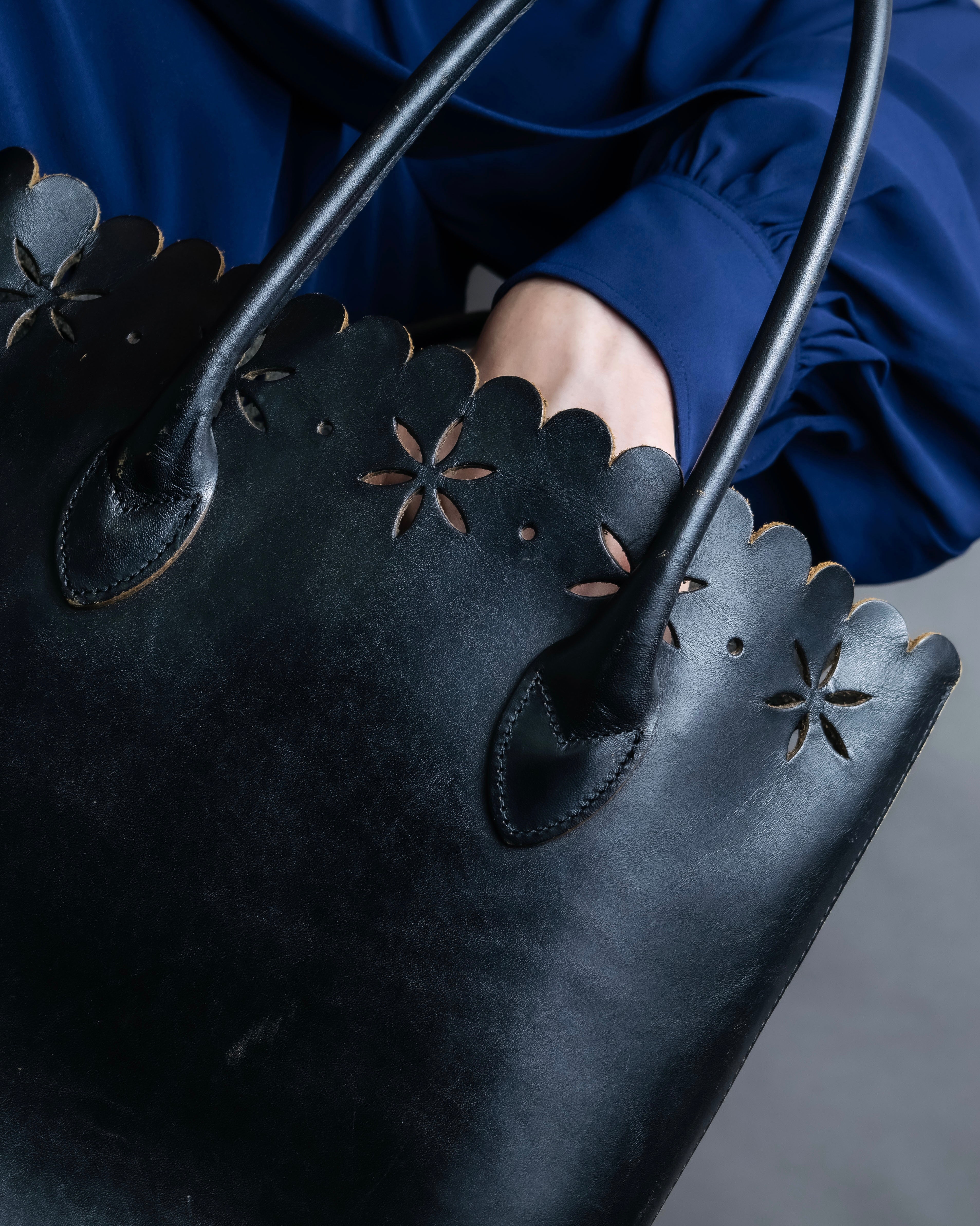 "tricot COMME des GARCONS" Floral pattern punching design tote bag