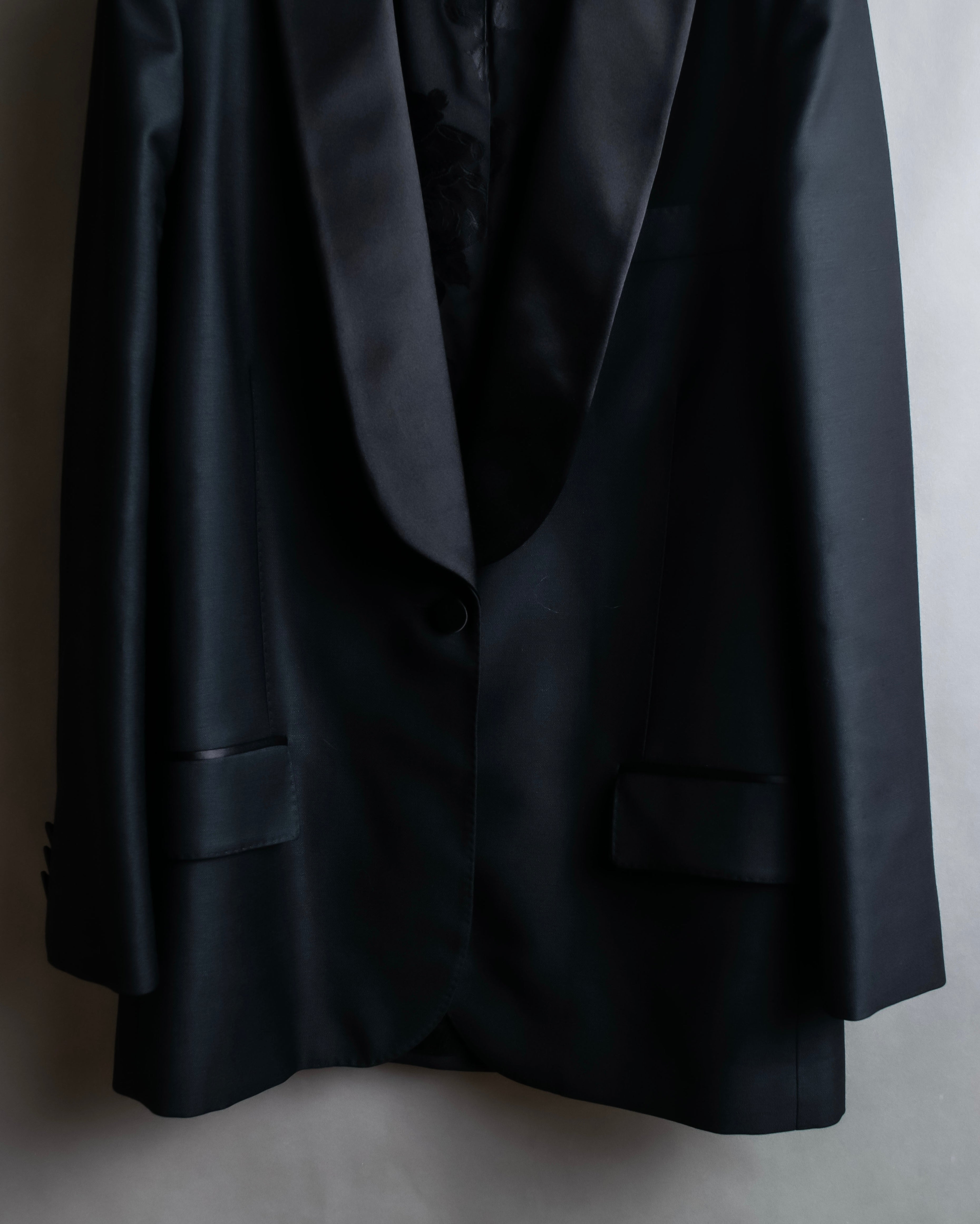 "GUCCI" Pre-Fall 2018 collection message embroidered shawl collar jacket