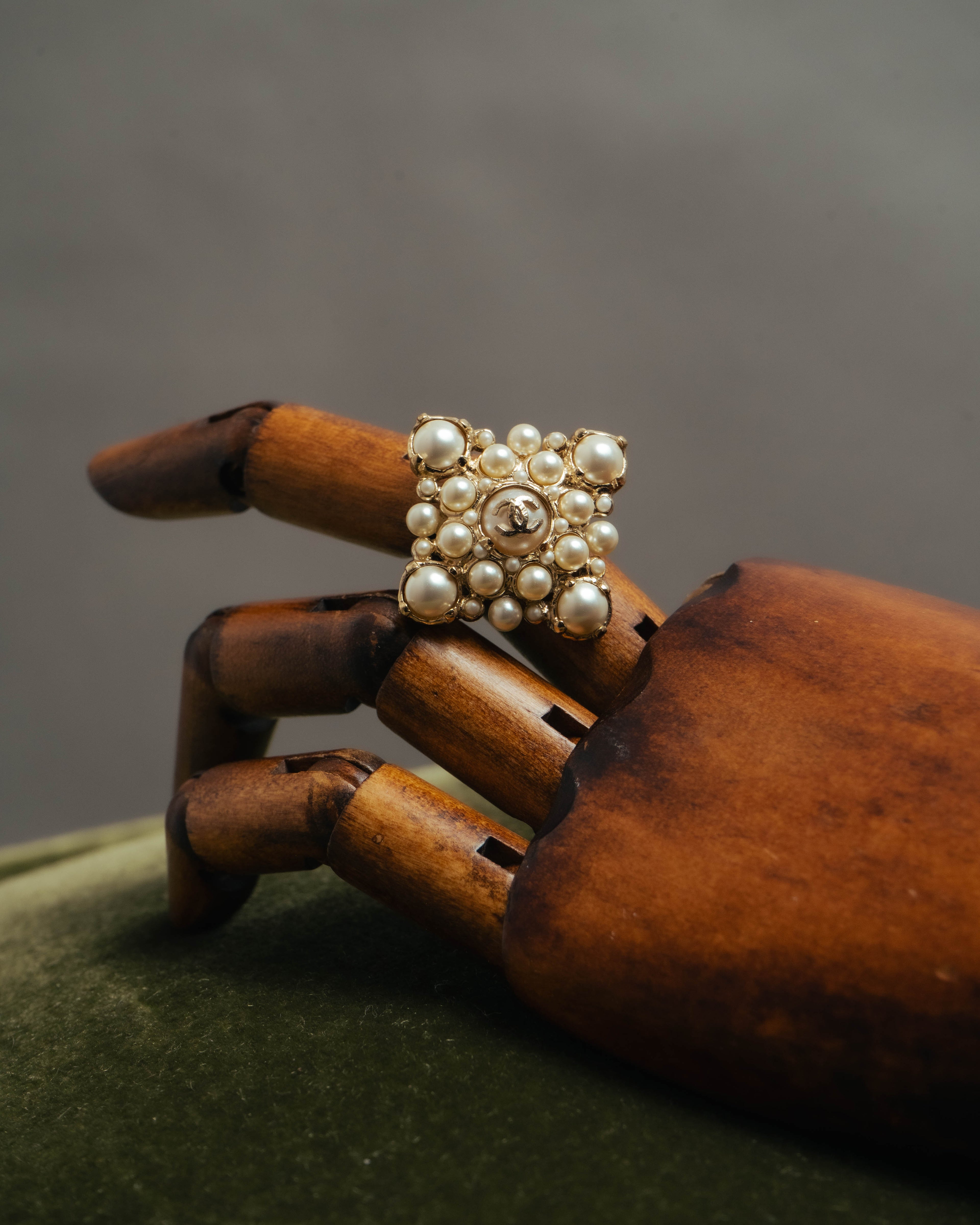 -SPECIAL- “CHANEL” 2013 high summer pearl cc cocktail ring
