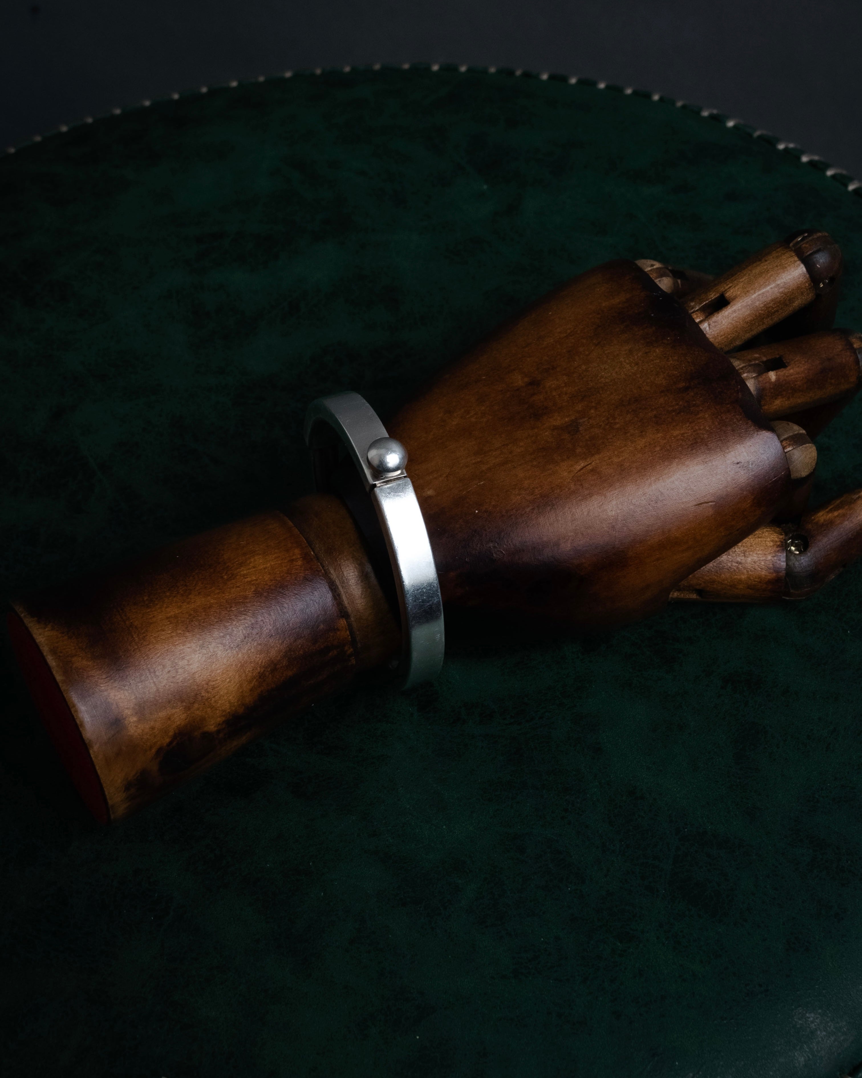 “BOTTEGA VENETA” 2019-2024 Sculptural hinged bangle