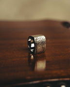 "GUCCI" 90's-00's Hammered wide square signet ring