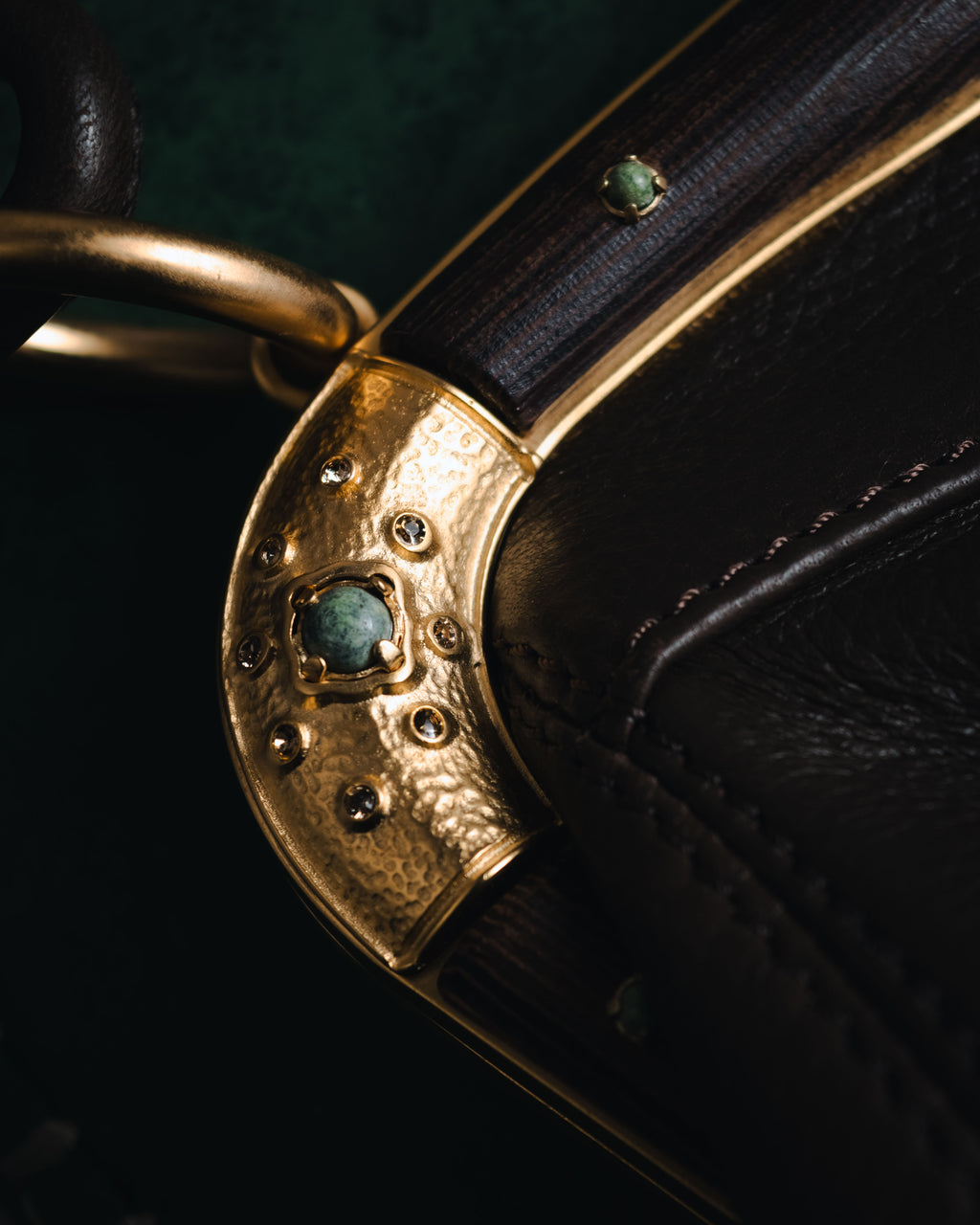 –SPECIAL– "VALENTINO GARAVANI"
00’s Jeweled frame leather bag