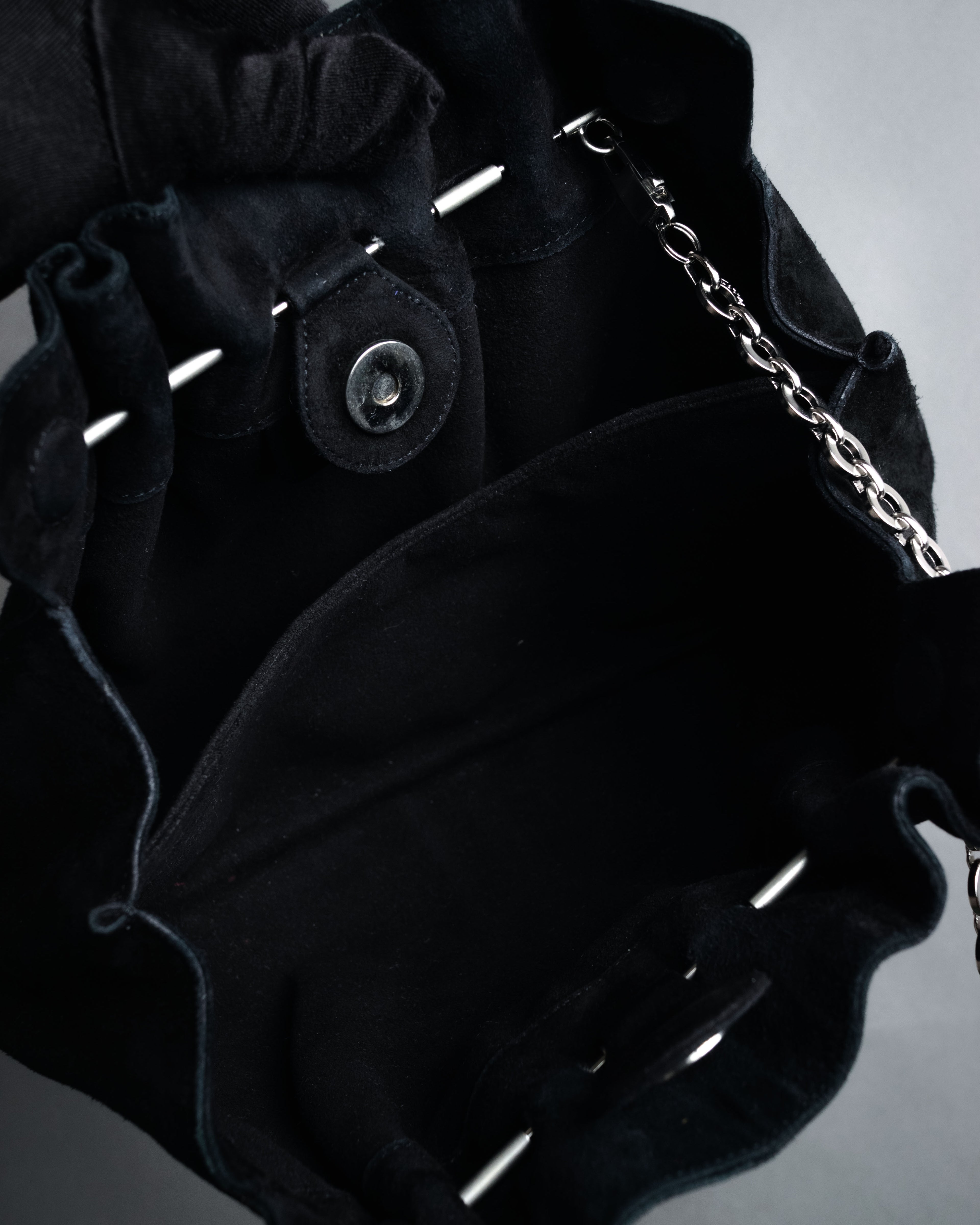 “Salvatore Ferragamo“ 90’s-00’s Suede gancini chain shoulder bag