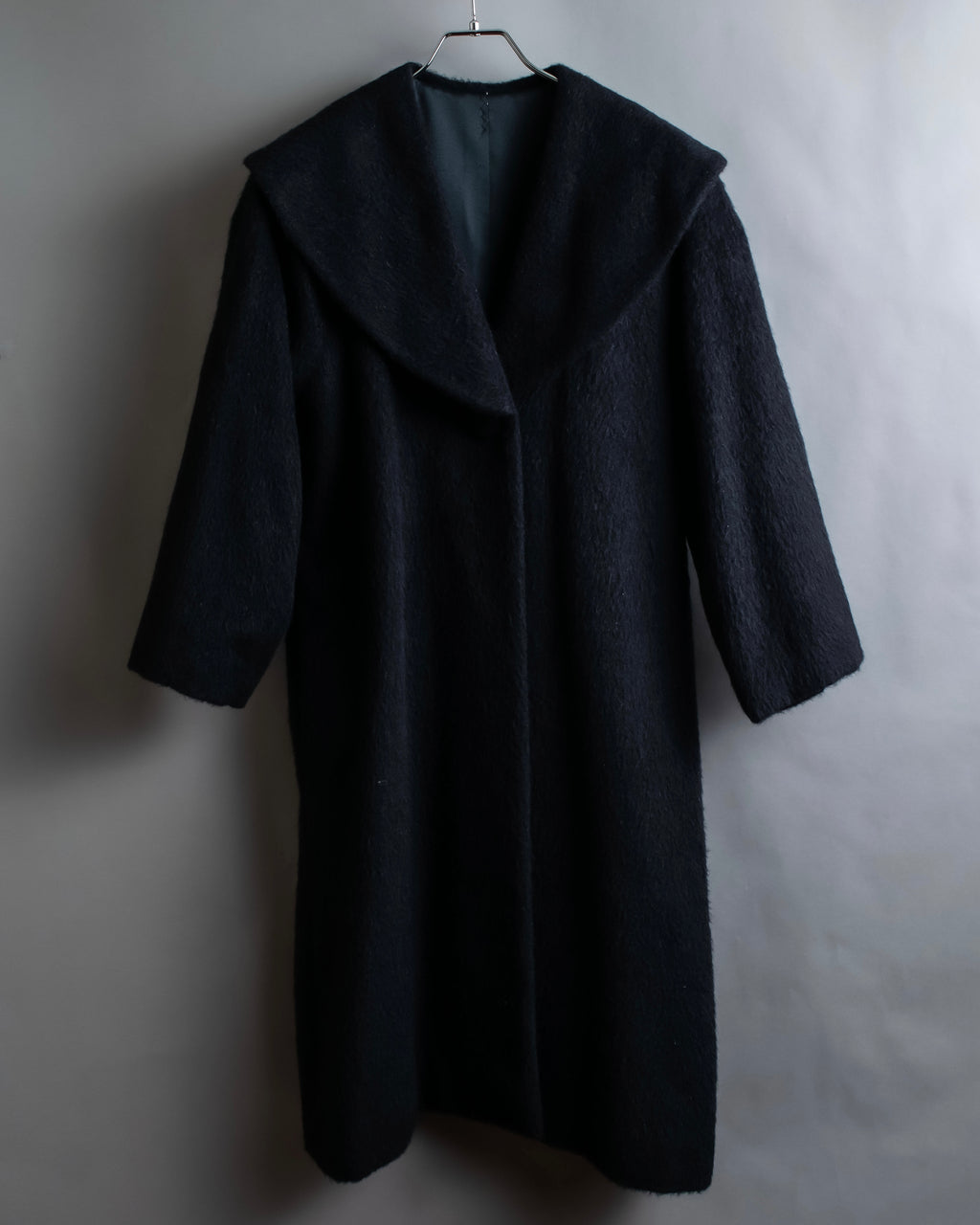 "YVES SAINT LAURENT" Large shawl collar black long coat