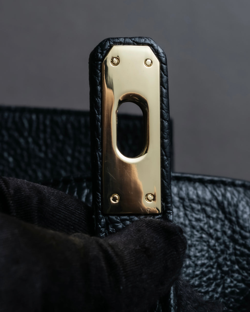 "AULENTTI" Gold closure belt design leather 2-way bag