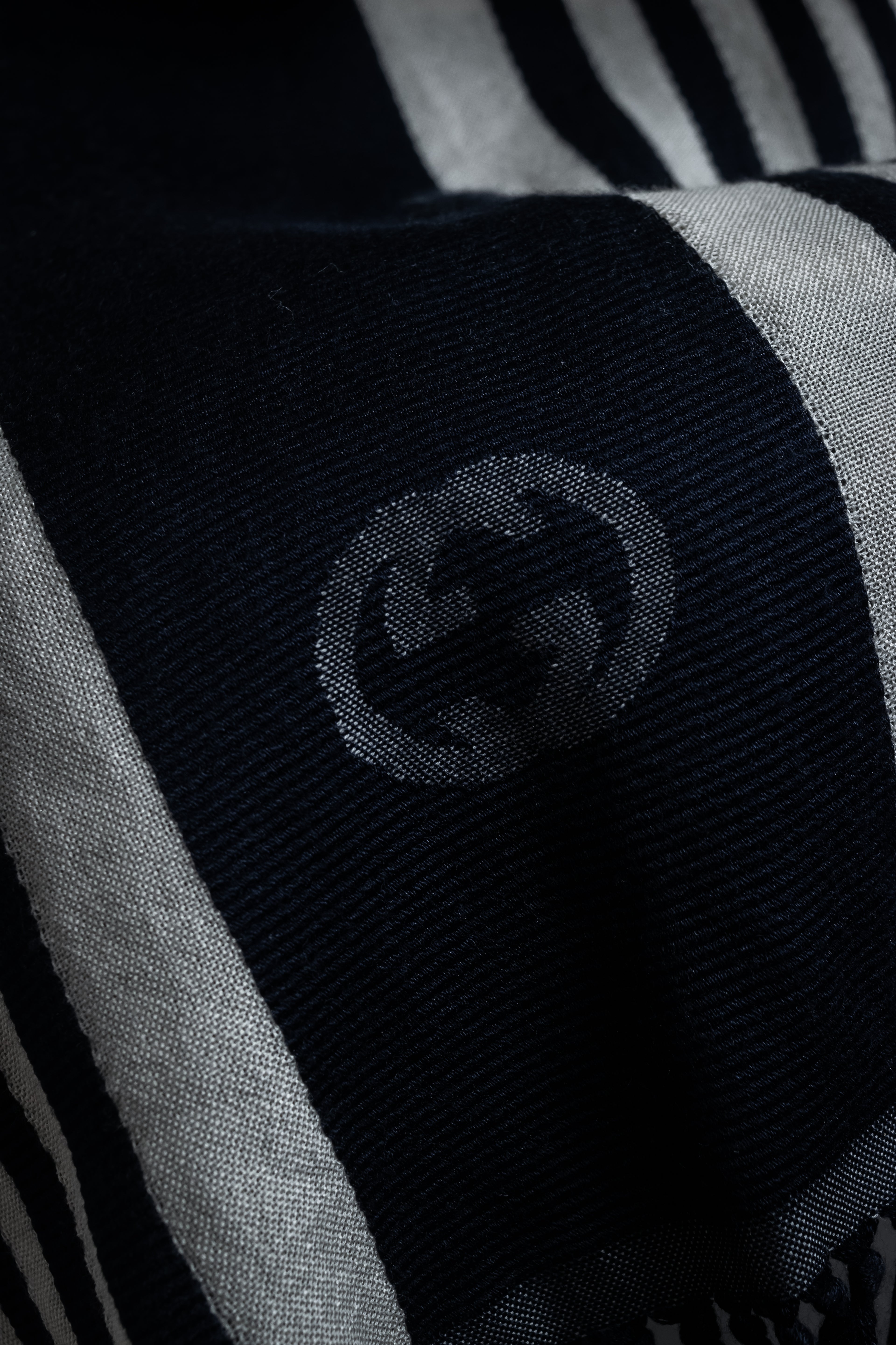 "GUCCI" 90's-00's Line fringe design two-tone long stole