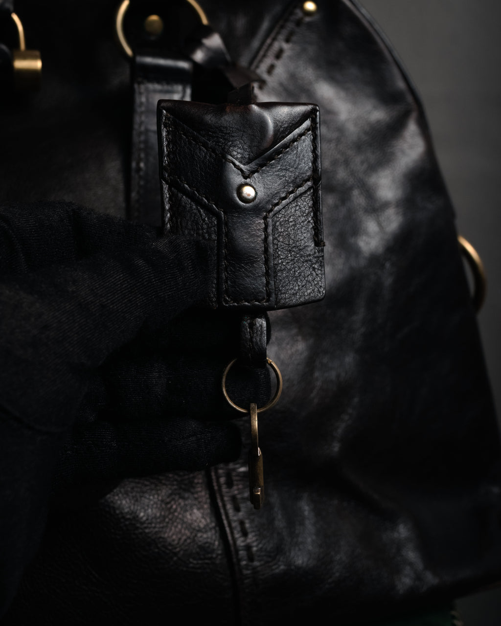 “Yves Saint Laurent rive gauche”
00’s Muse grained leather boston bag