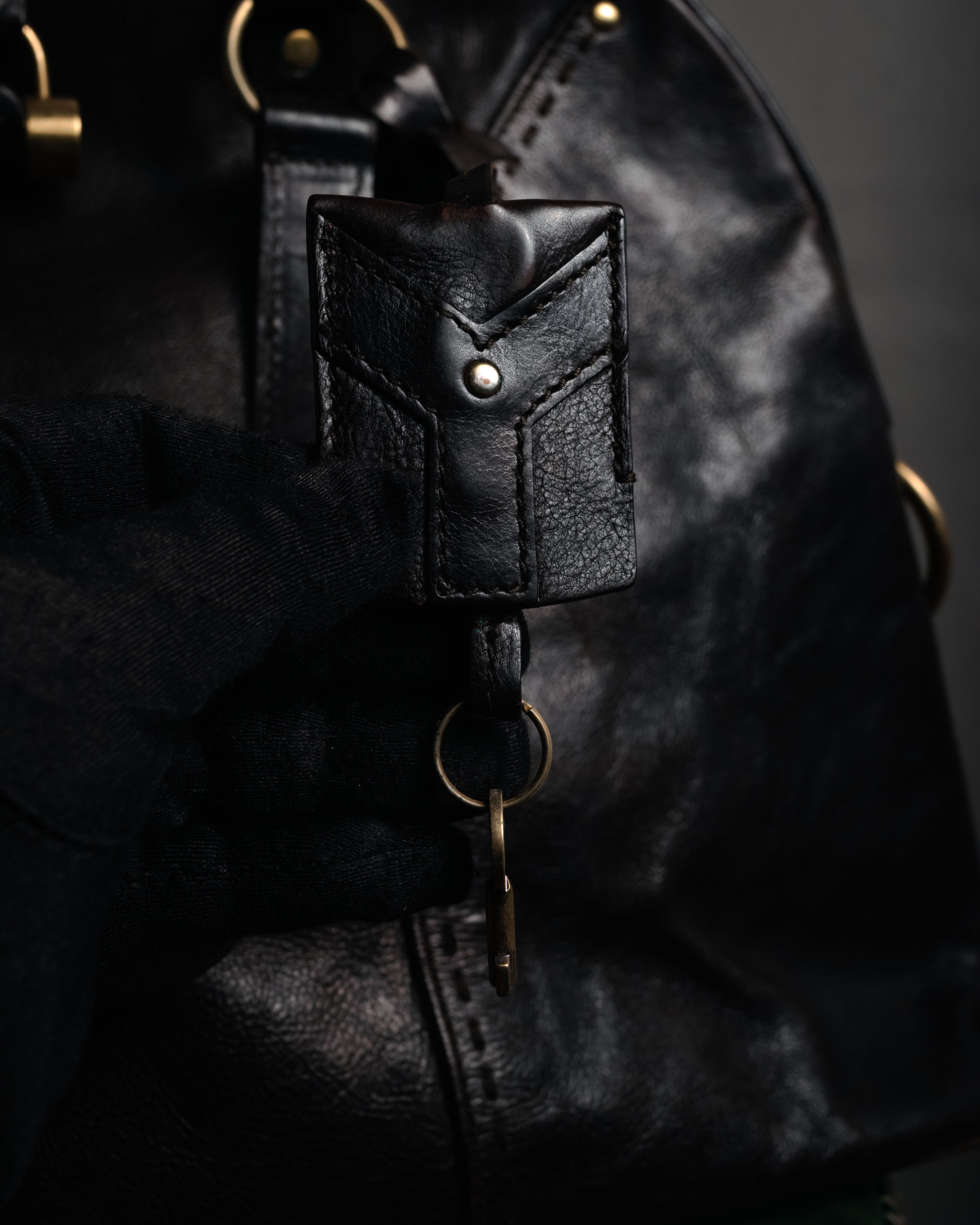 “Yves Saint Laurent rive gauche”
00’s Muse grained leather boston bag