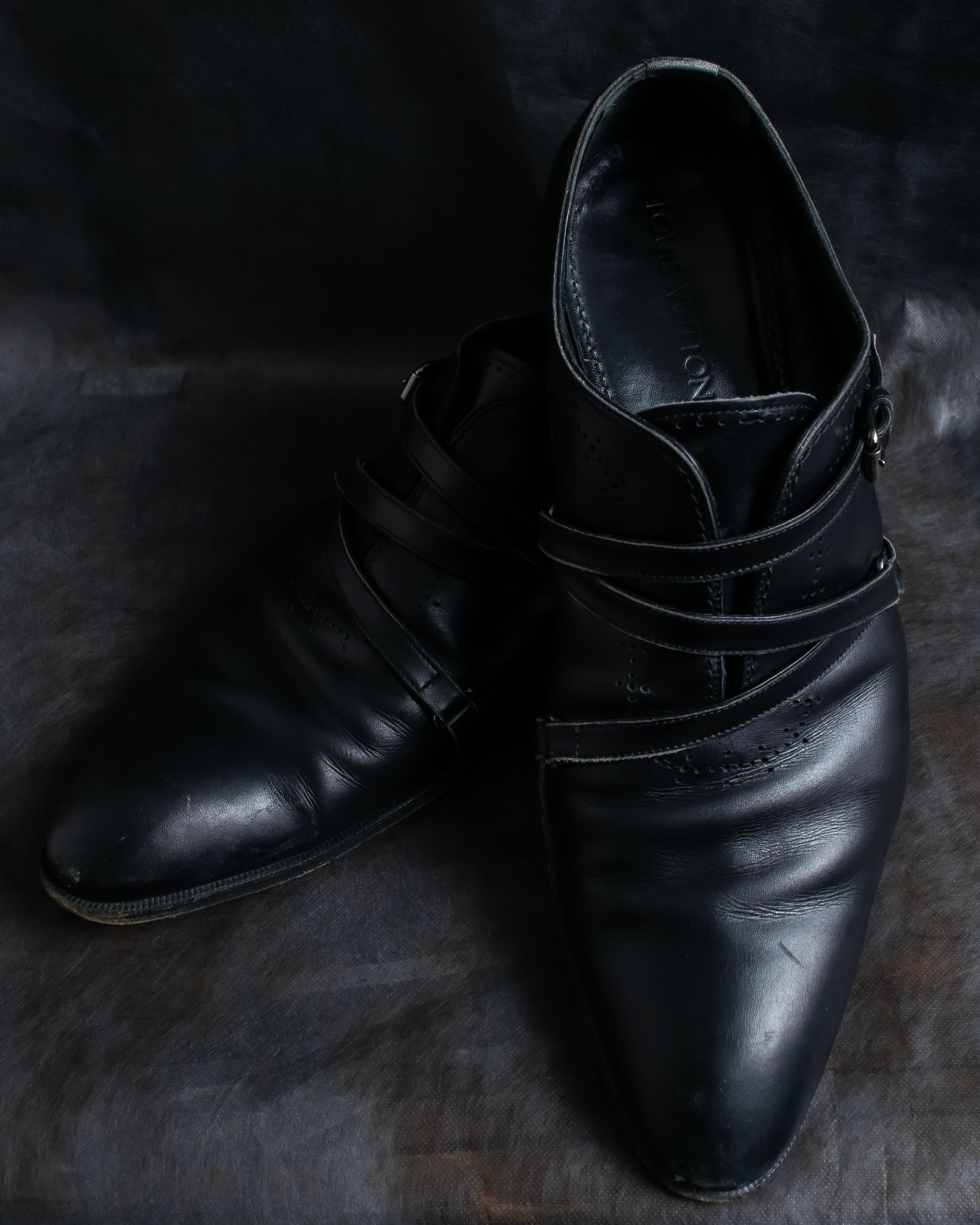 "LOUIS VUITTON" Belted hole design leather shoes