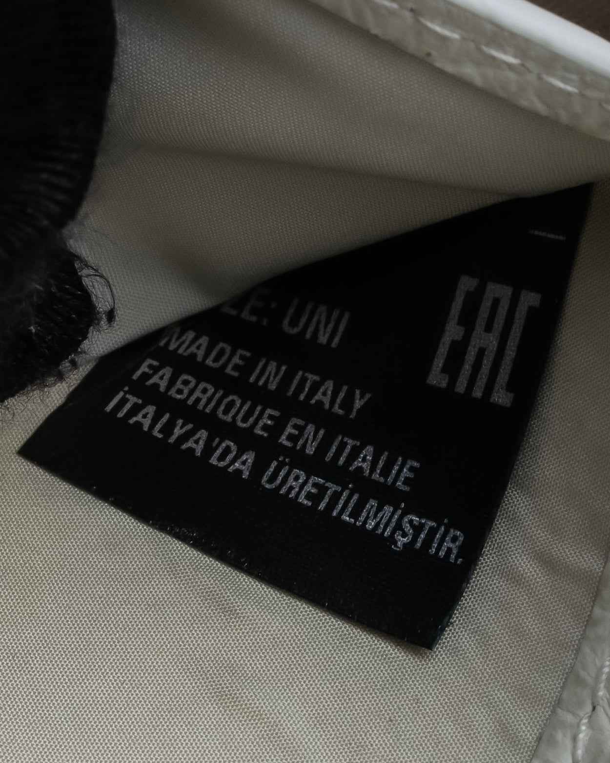 "MAISON MARGIELA" White grain leather round zipper wallet