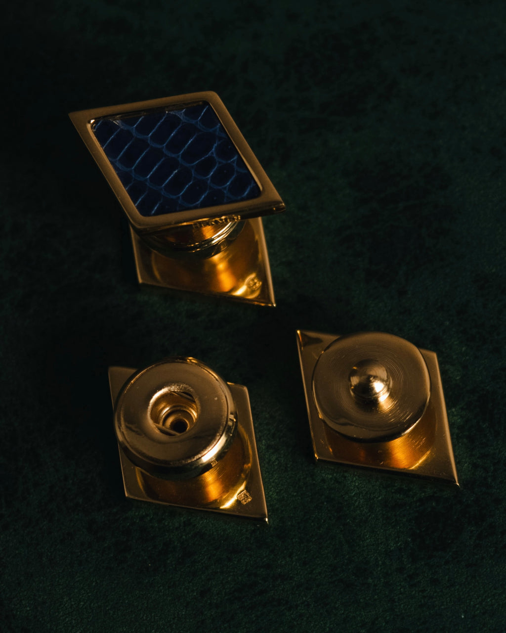 "HERMES" 90’s-00’s diamond inlay lizard cufflinks