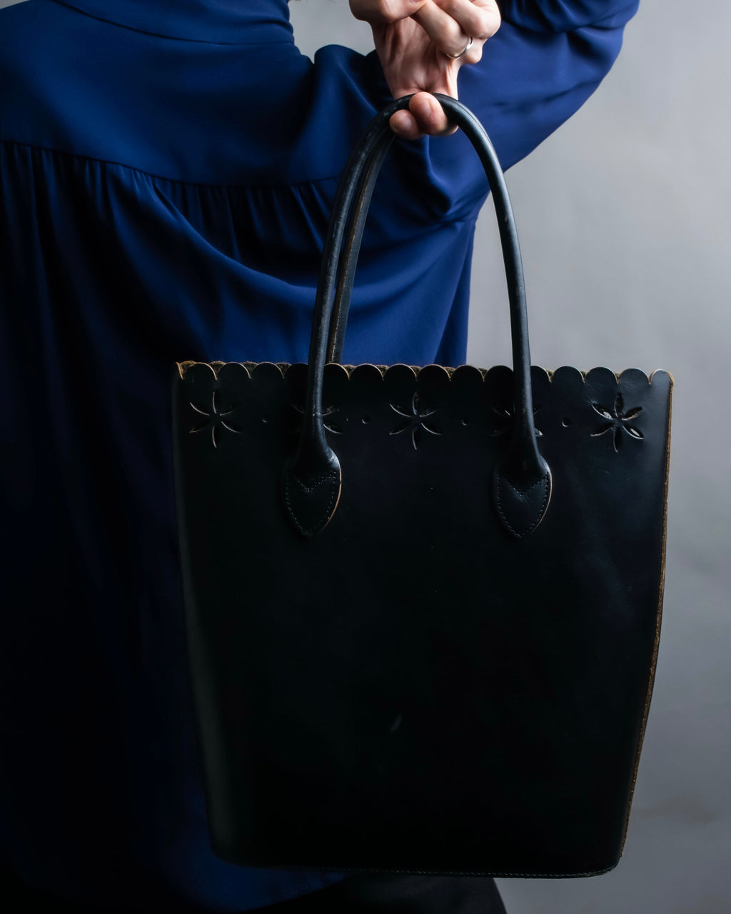 "tricot COMME des GARCONS" Floral pattern punching design tote bag