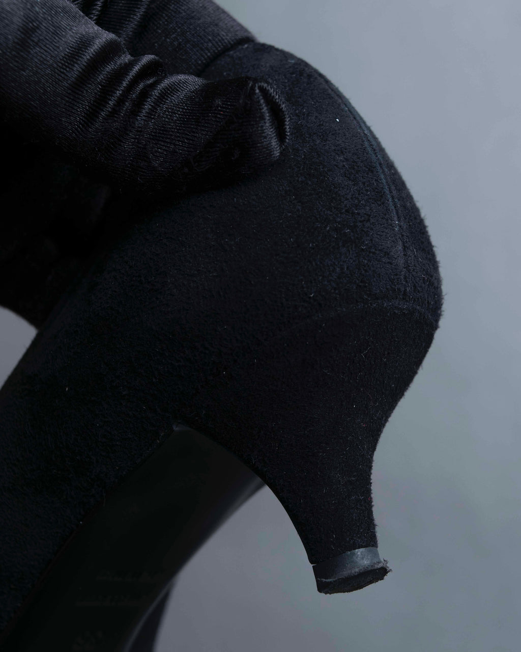 "HERMES" Jewelry design suede heel pumps