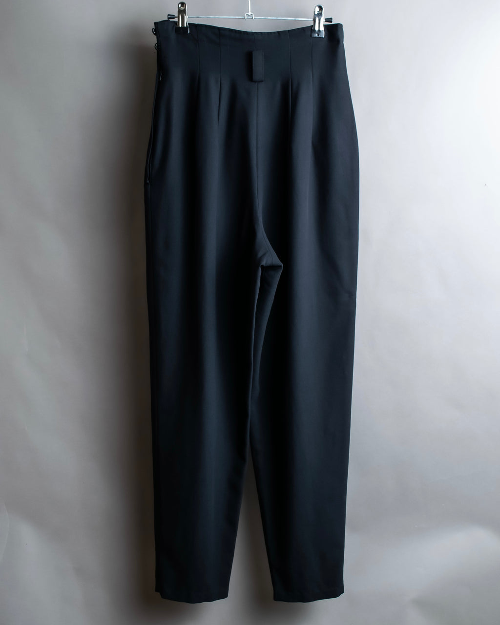 "TOKUKO 1er VOL" Side button fastener design high waist tapered slacks
