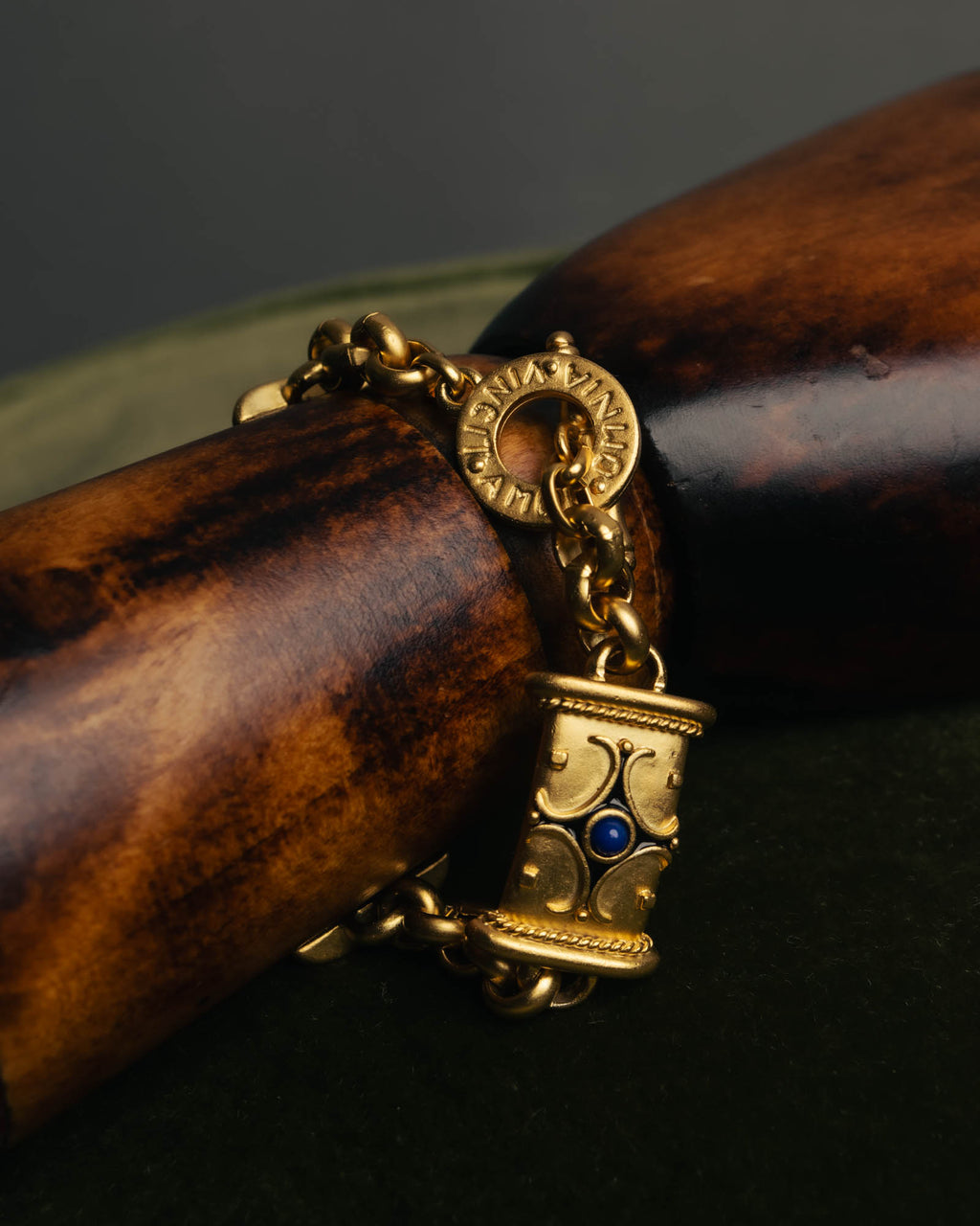 “Vintage“ 80's-90's Cabochon ornament bracelet