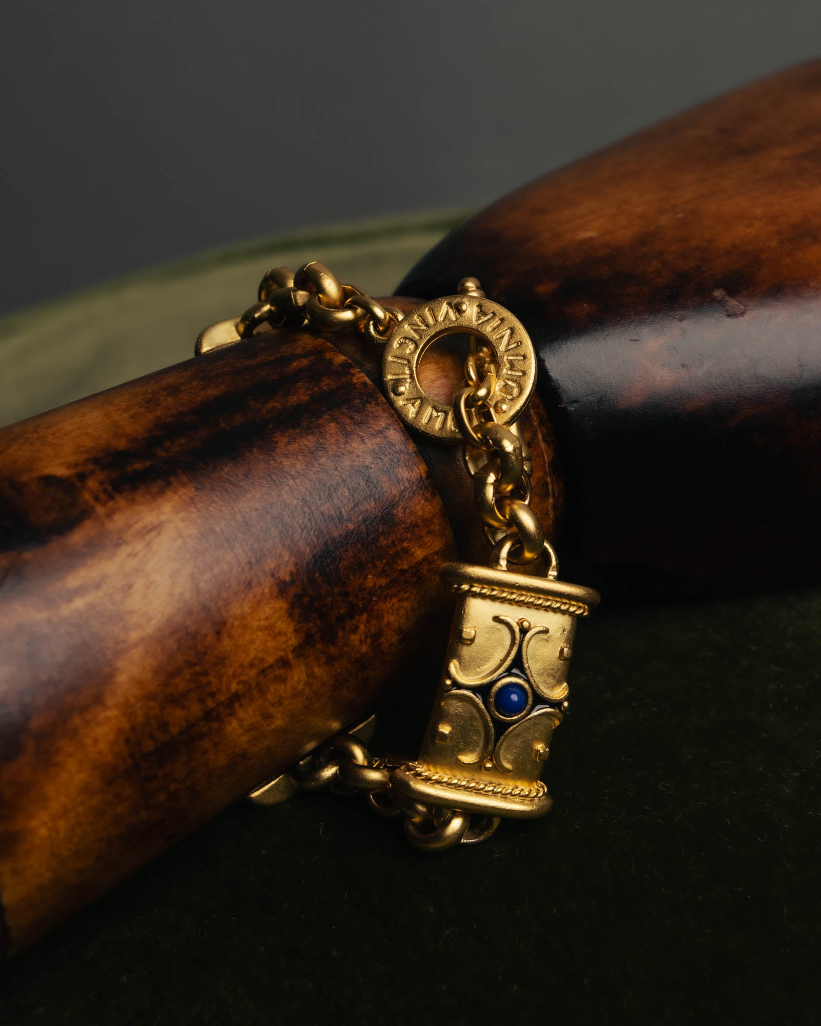 “Vintage“ 80's-90's Cabochon ornament bracelet