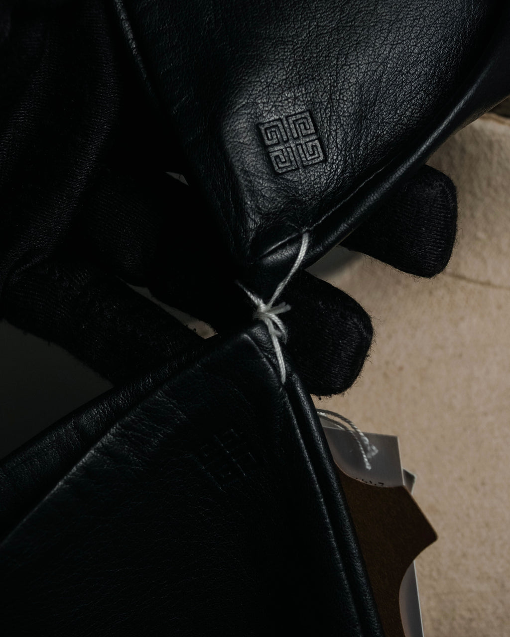 “GIVENCHY” 2010’s 4G embossed long leather gloves