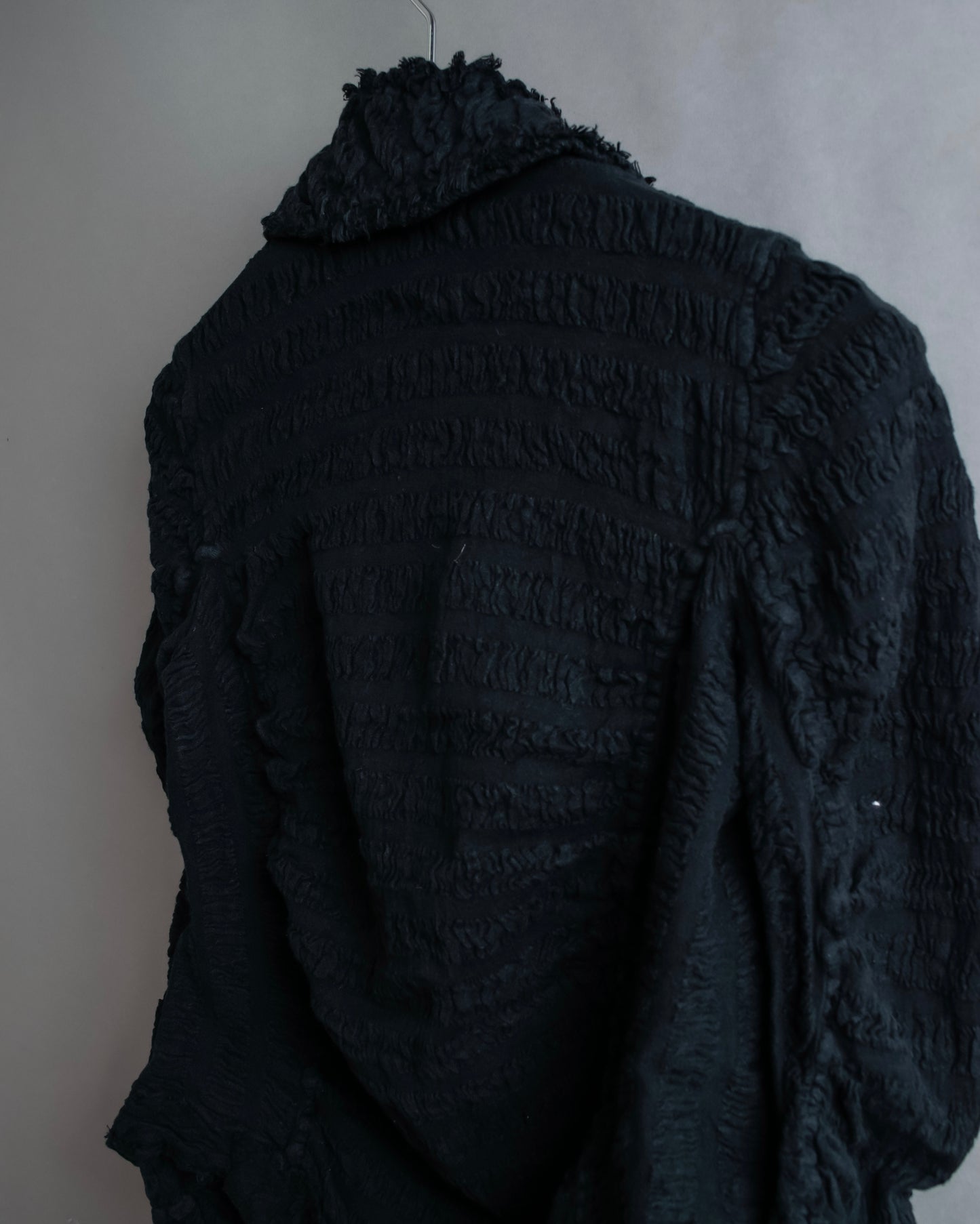 "ISSEY MIYAKE me" Textured material shawl collar short length jacket