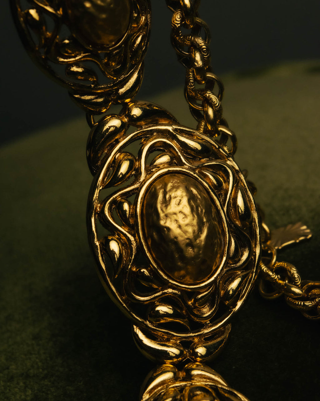-SPECIAL- “YVES SAINT LAURENT” 80’s-90’s Baroque statement necklace