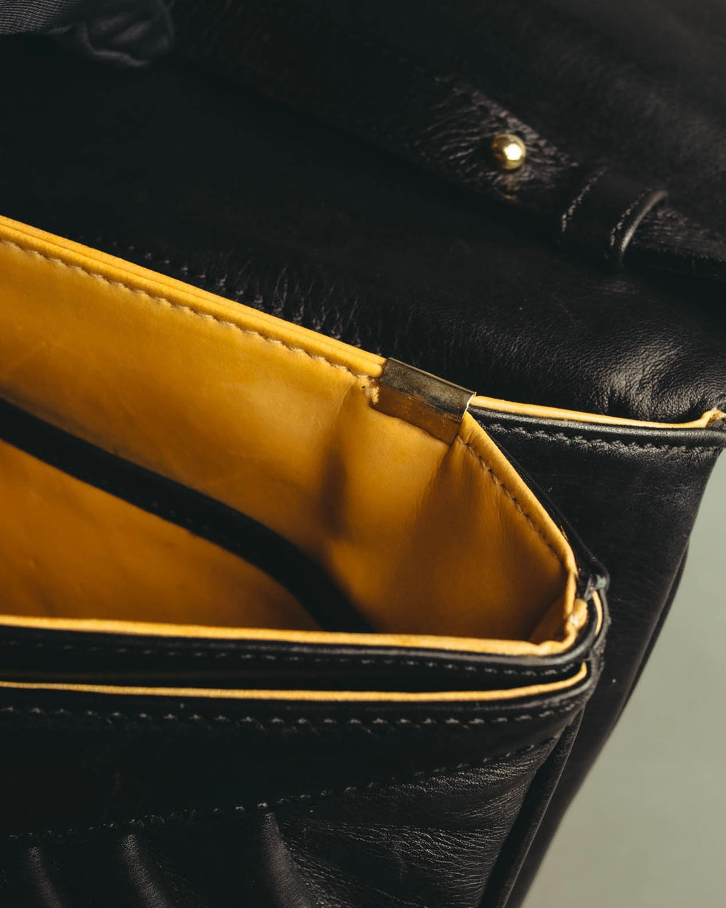 "CELINE" 70's-80's Classic black leather shoulder bag