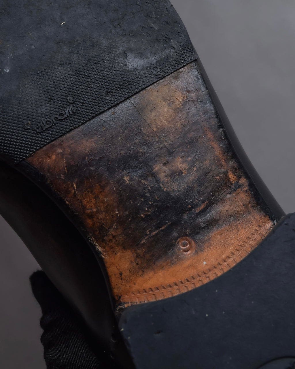 "GERARD SENÉ" Hand-patinated curved silhouette oxford shoes