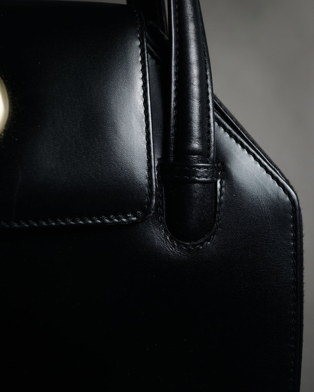 –SPECIAL– "GUCCI" 90’s Architectural oval hardware box calf handbag