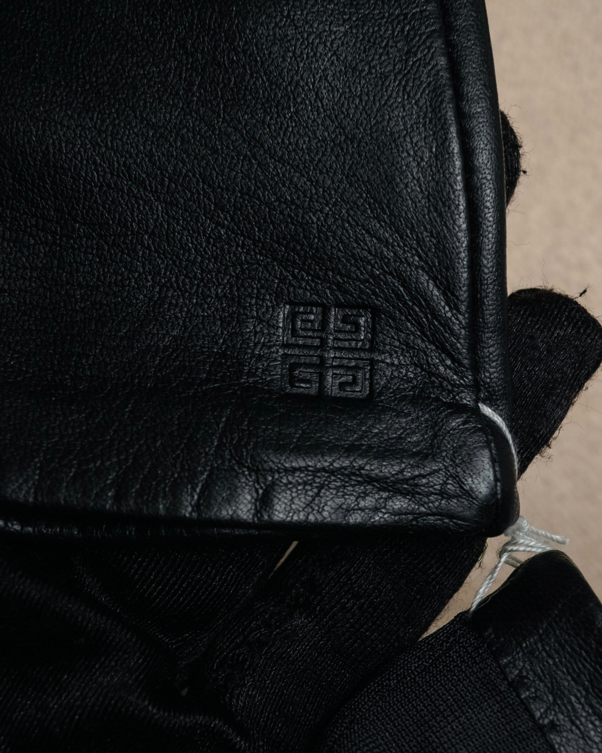 “GIVENCHY” 2010’s 4G embossed long leather gloves