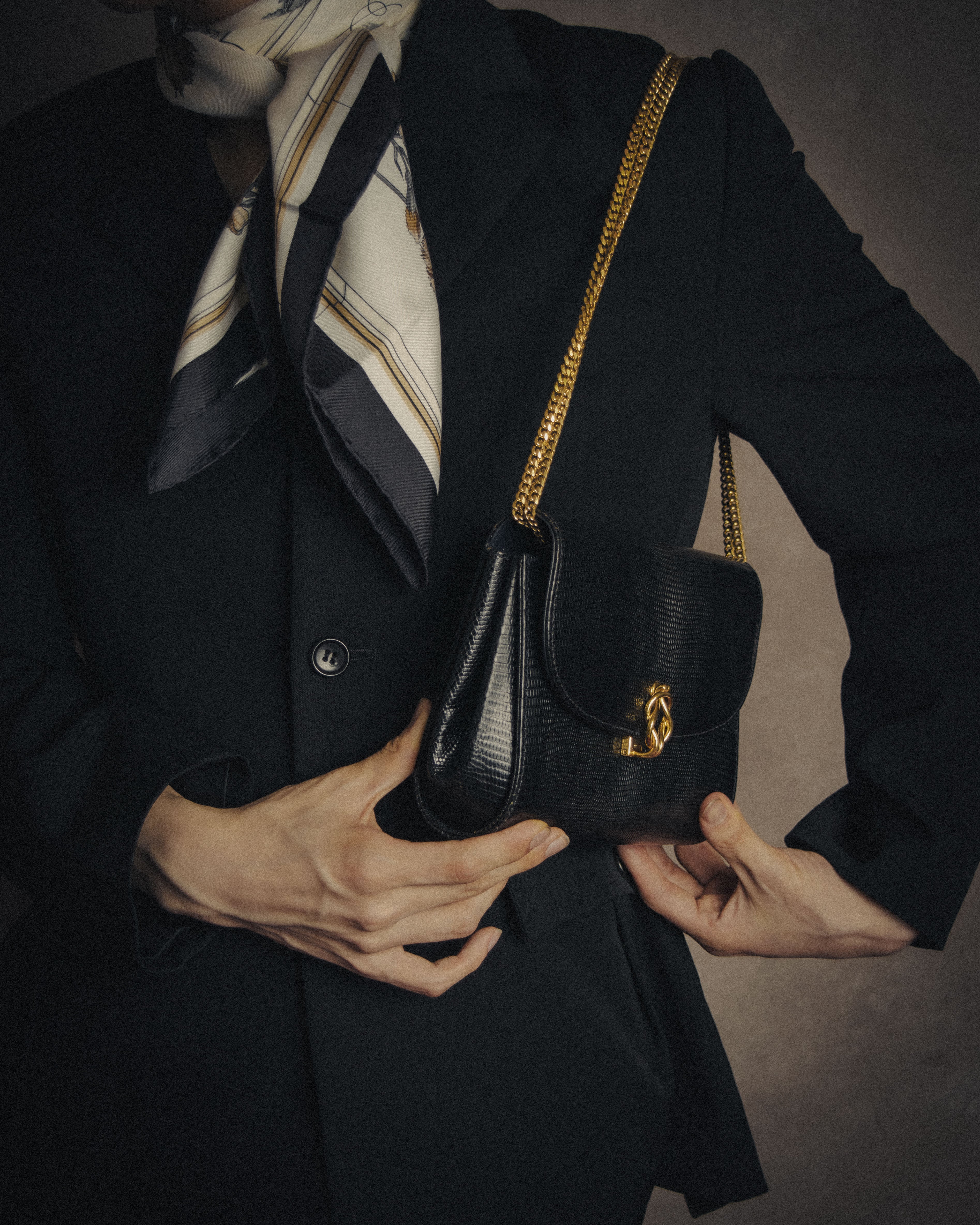 –SPECIAL– “GUCCI” 80’s crest chain shoulder bag