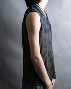 "FENDI" Logo print V-neck sleeveless top