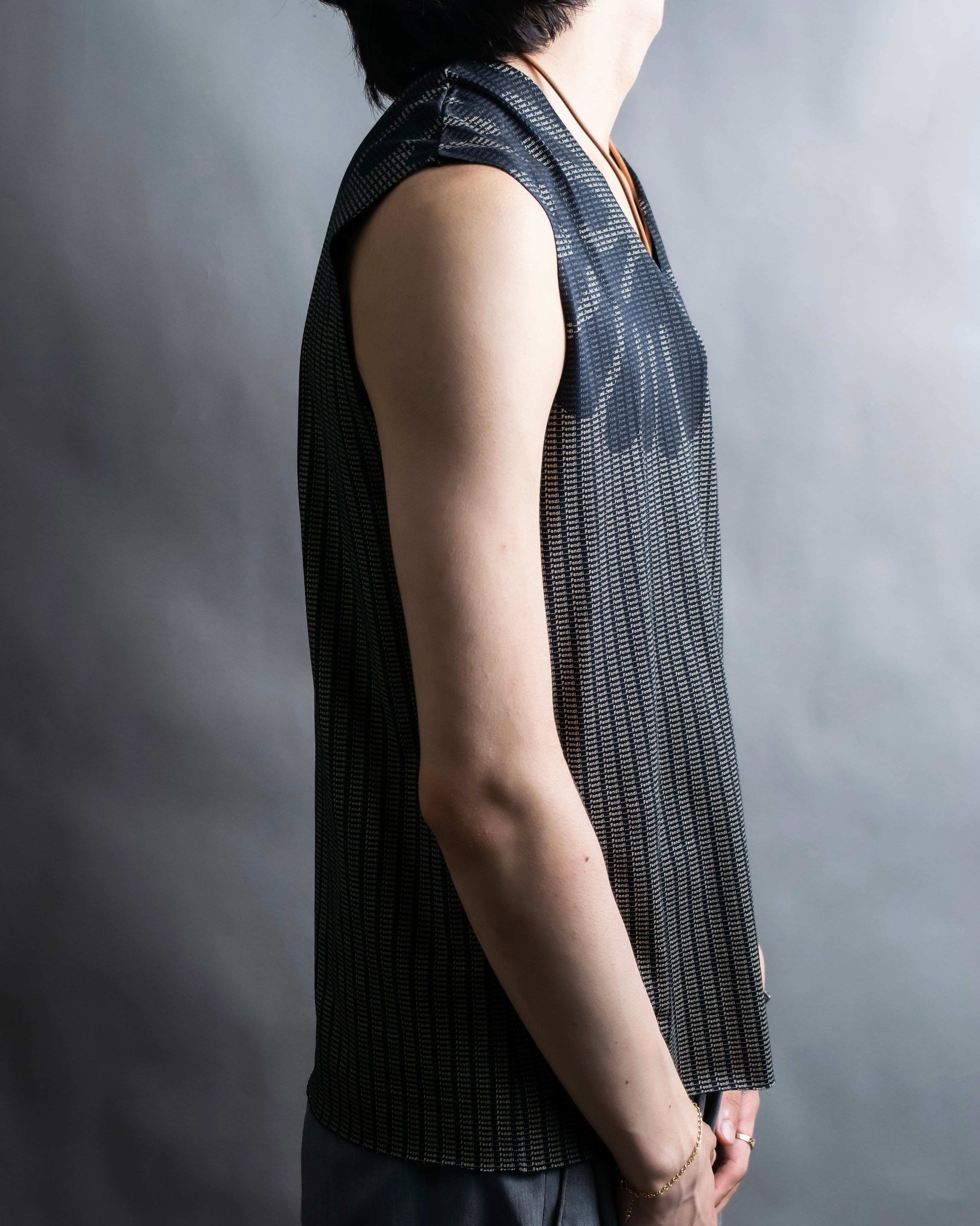 "FENDI" Logo print V-neck sleeveless top