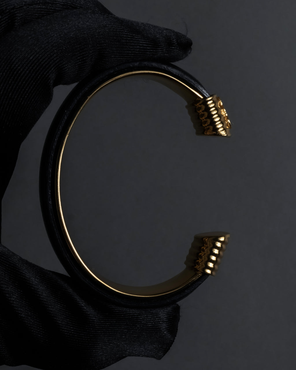 "LOEWE" Anagram logo engraved leather bangle