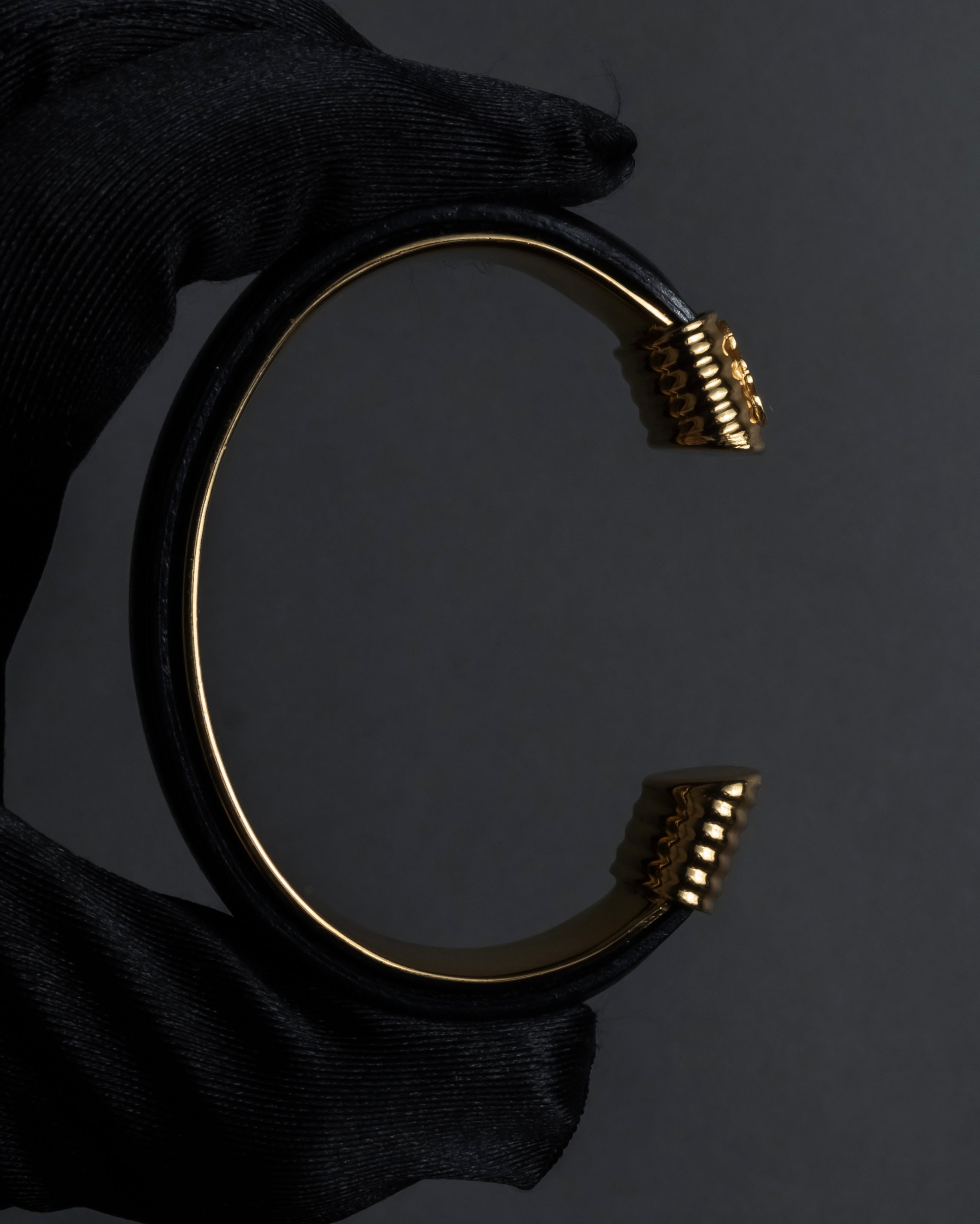 "LOEWE" Anagram logo engraved leather bangle