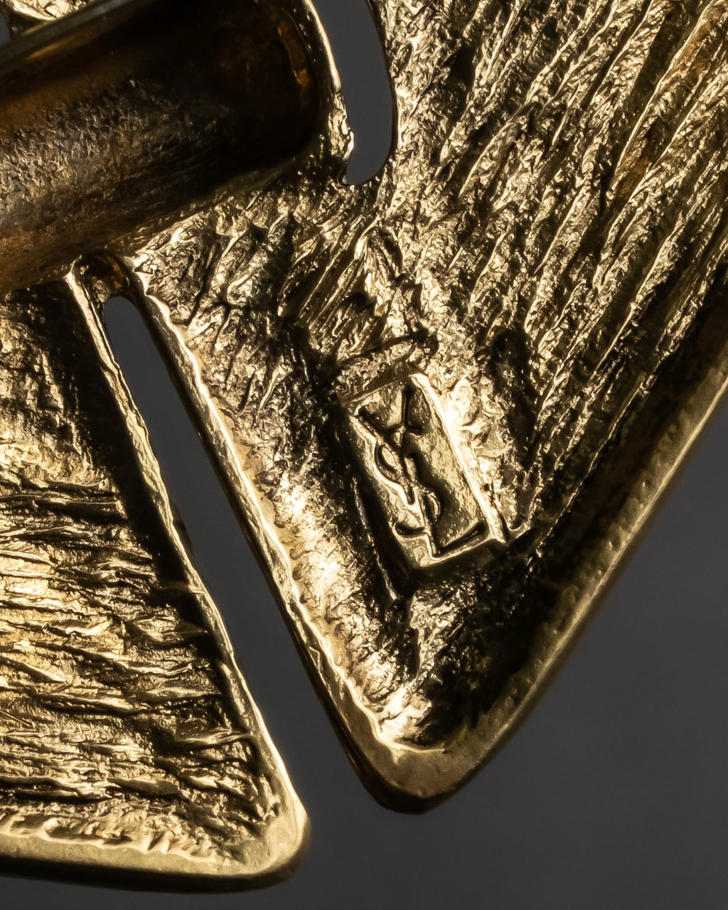 "YVES SAINT LAURENT" Granular texture diamond gold brooch