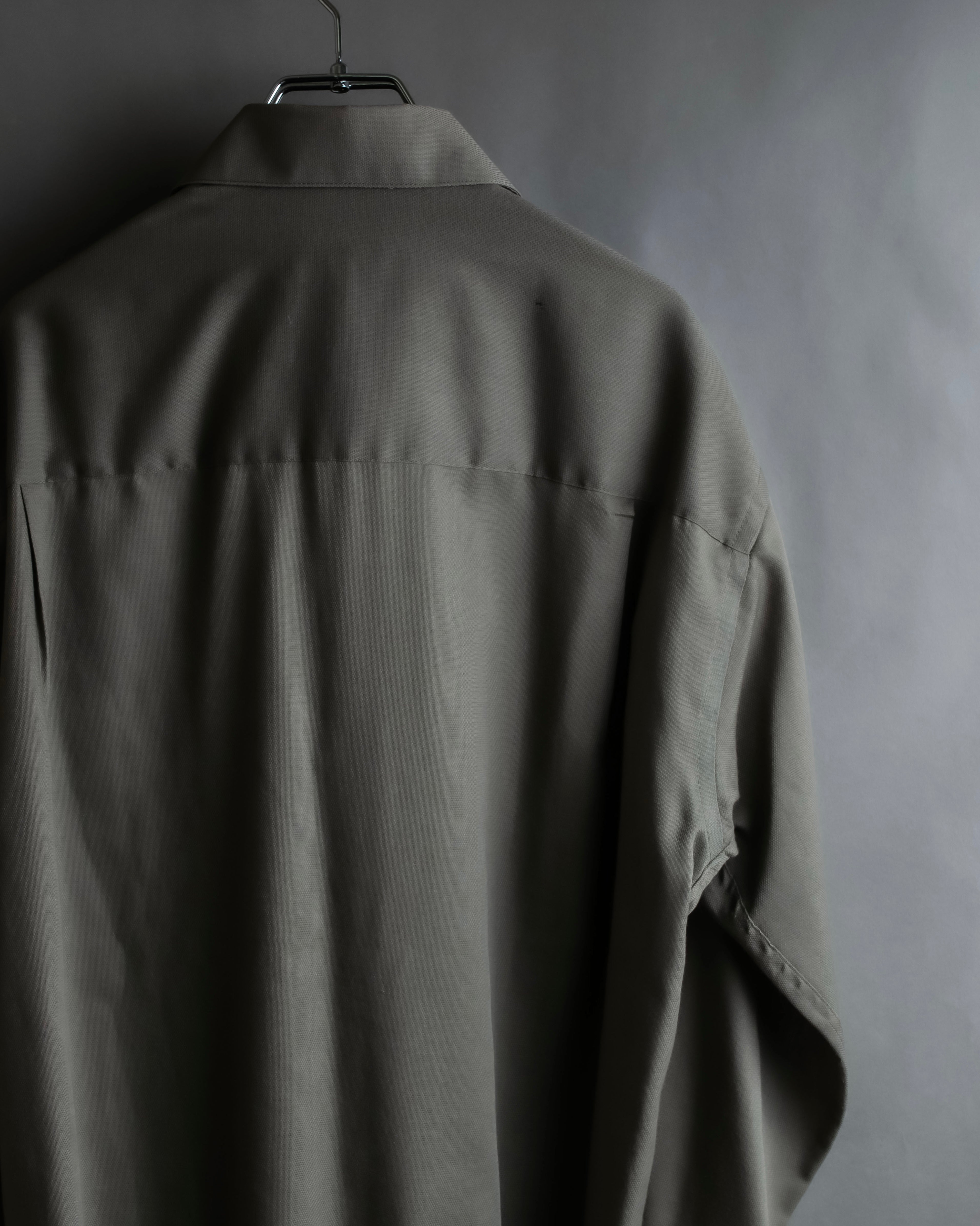 "YVES SAINT LAURENT for men"
Grayish khaki color oversized shirt