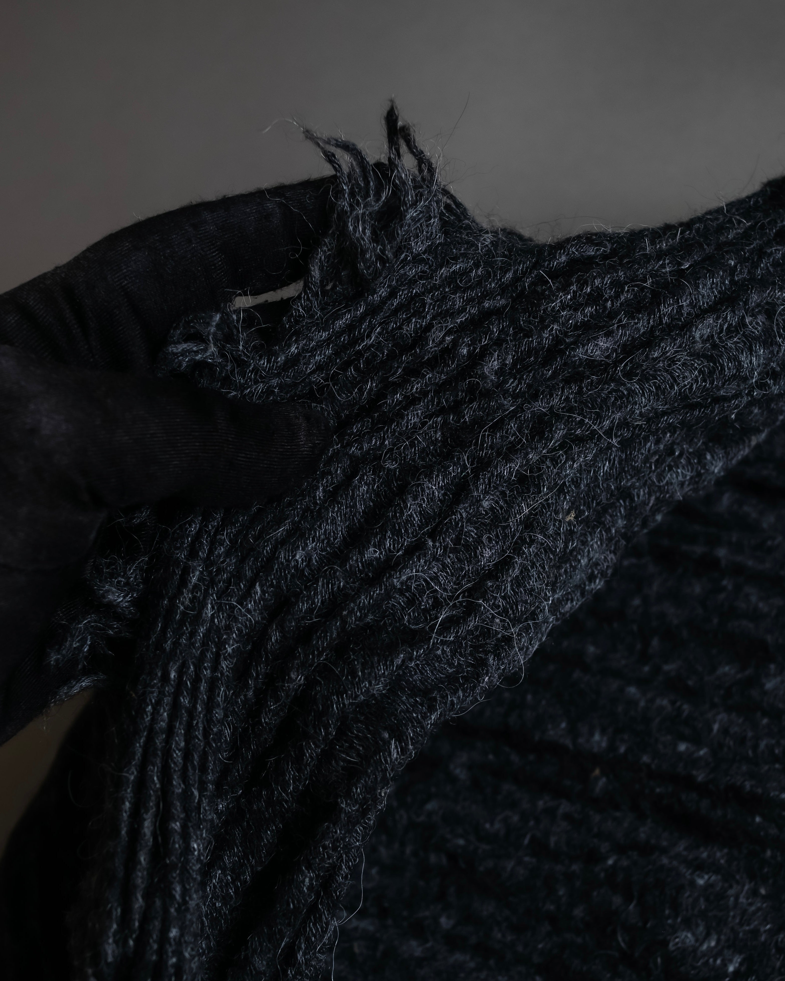 "GUCCI" Tom Ford period random pleats fringe stole