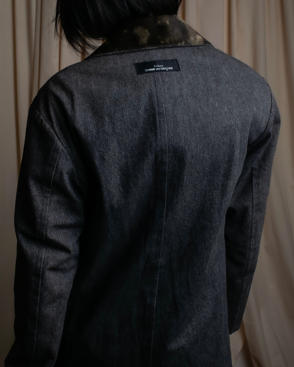 "tricot COMME des GARCONS" 
Double-breasted reversible fur tailored coat