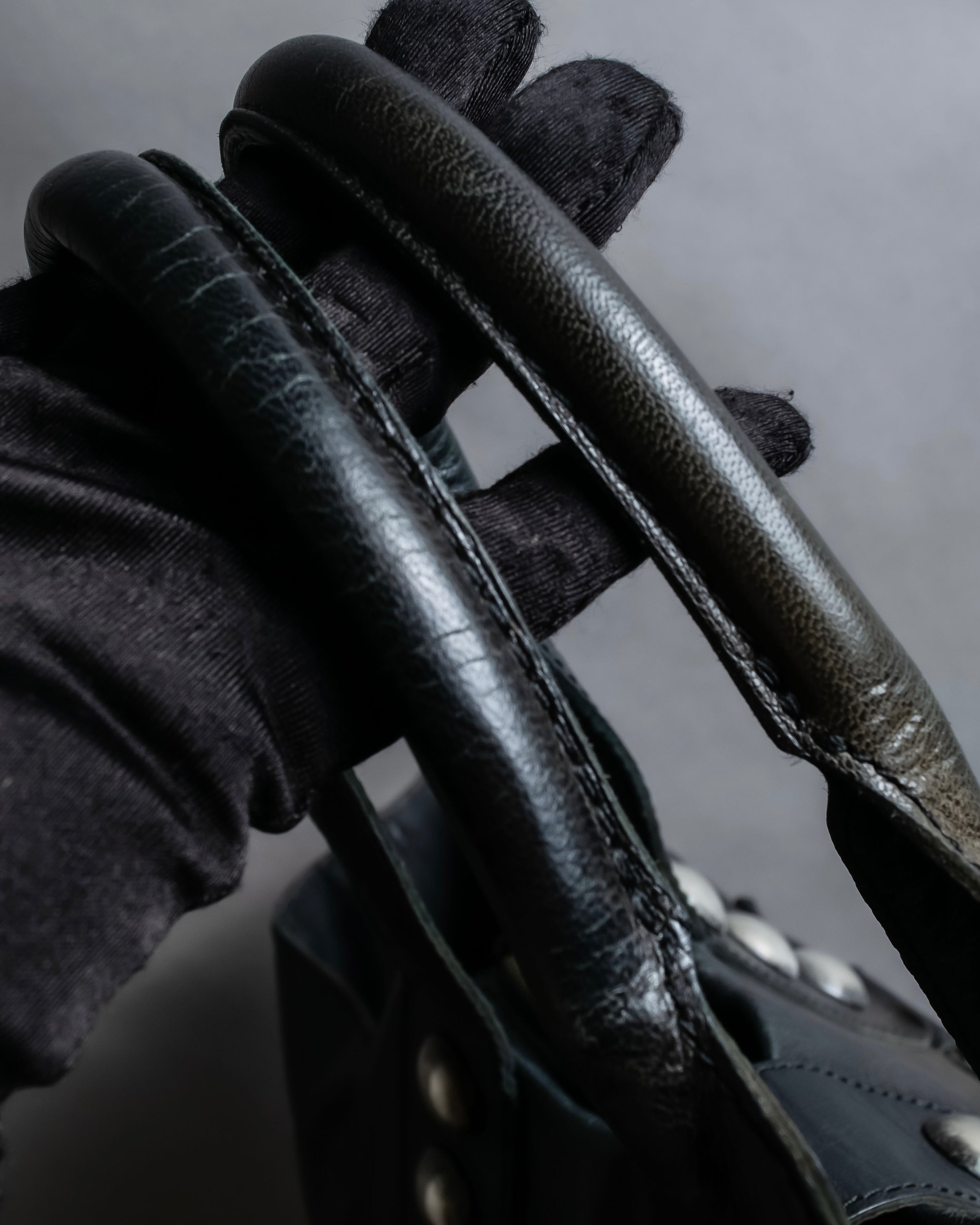 "tricot COMME des GARCONS" 
Flap pocket metal parts design leather hand bag