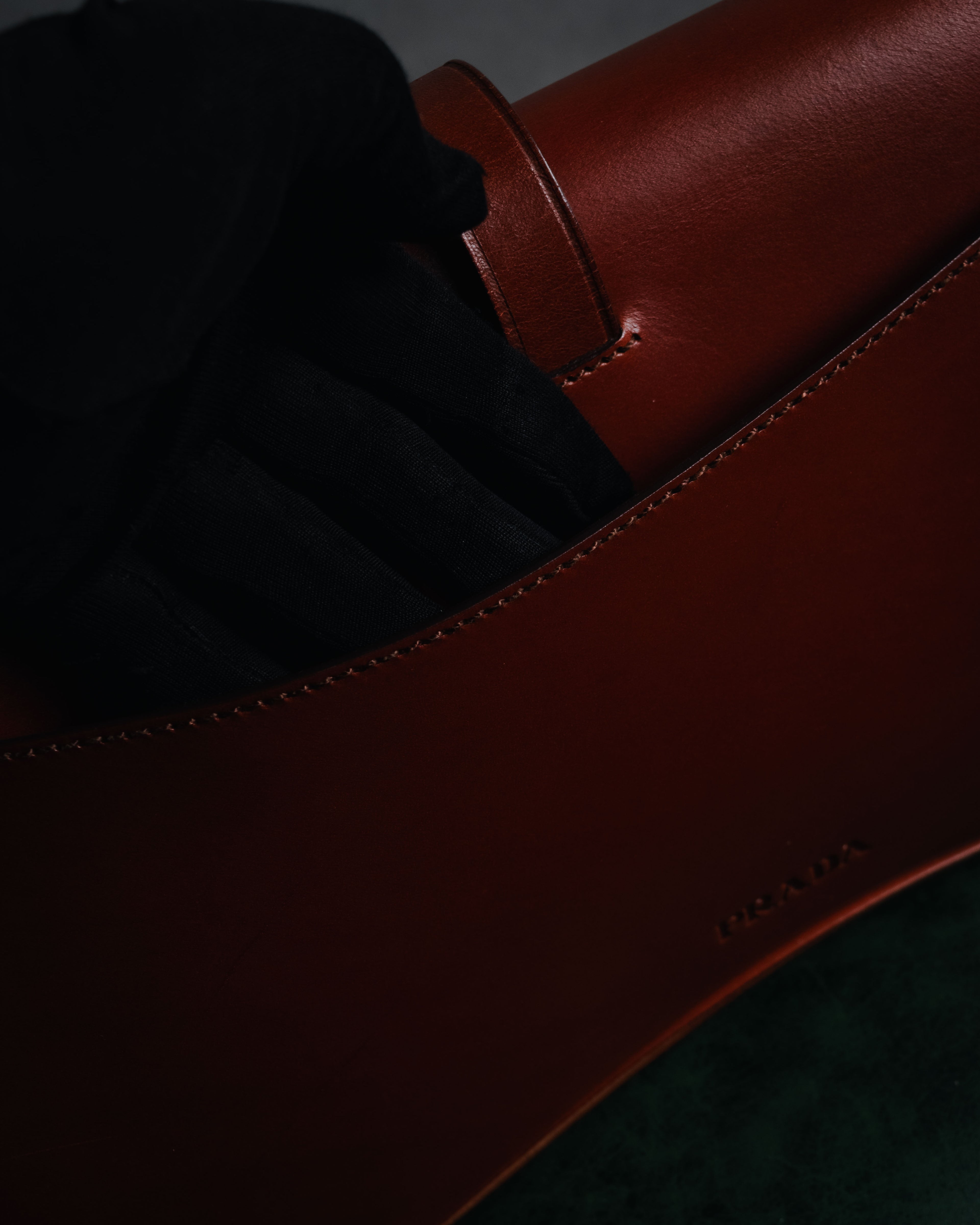 –SPECIAL– "PRADA" 90’s-00’s Minimal strap flap shoulder bag