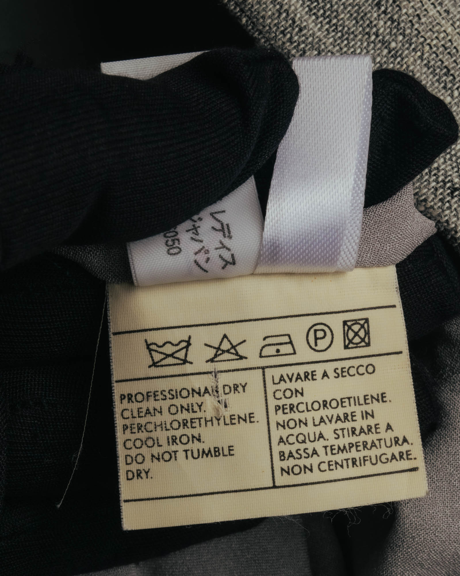 “Salvatore Ferragamo” 90’s-00’s Linen blend tailored jacket