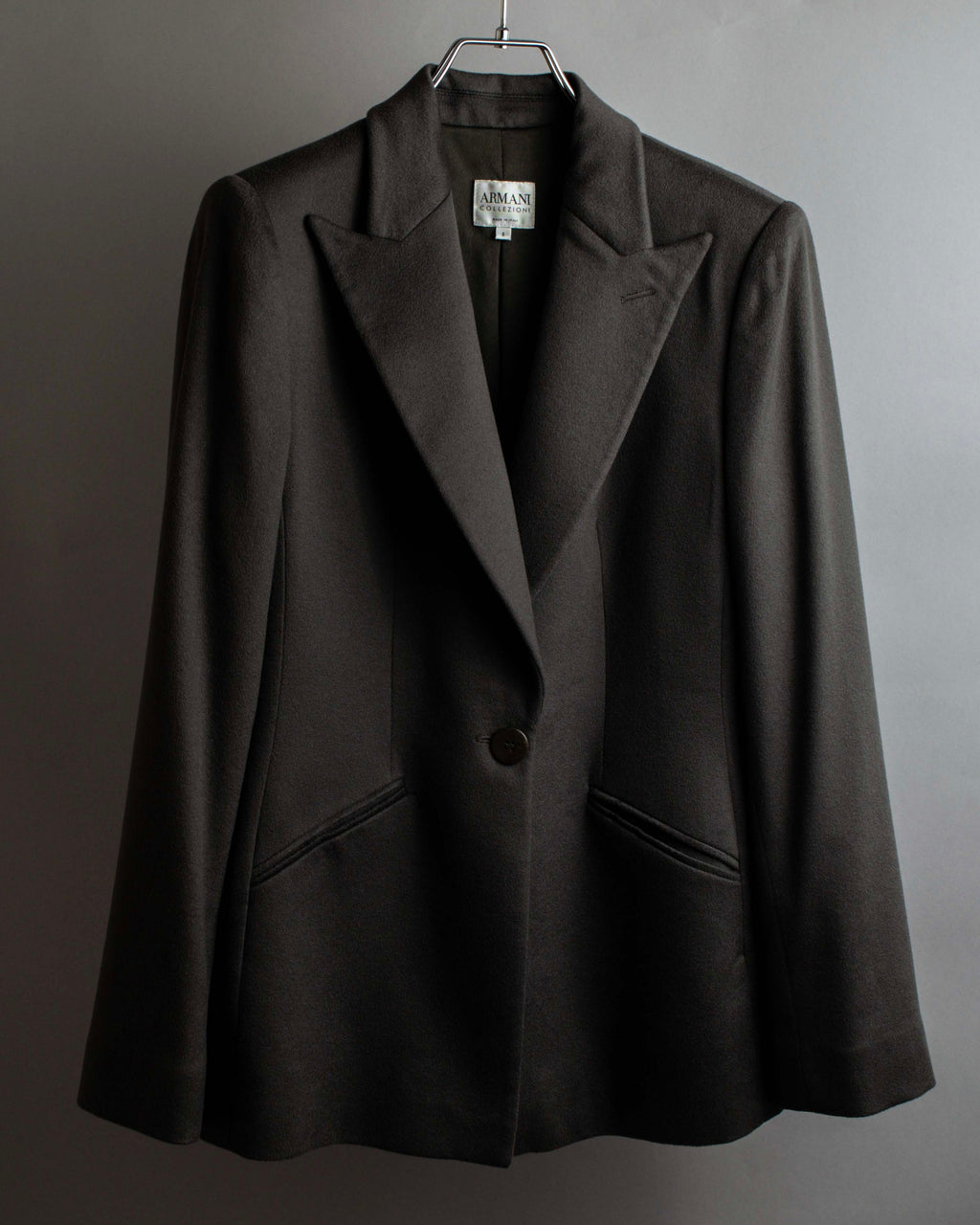 "ARMANI COLLEZIONI" Sharp peak lapel 100% cashmere tailored jacket