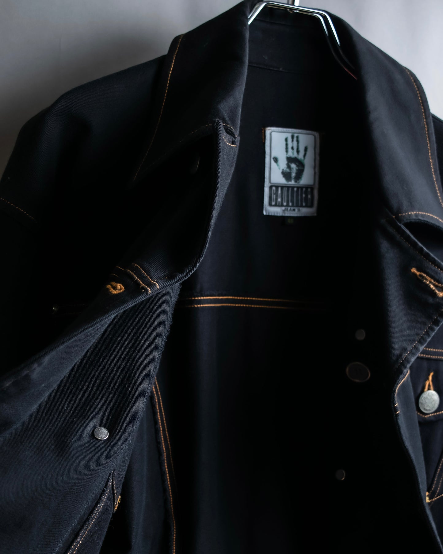 "JEAN PAUL GAULTIER JEANS"
Military detail stitching denim coat