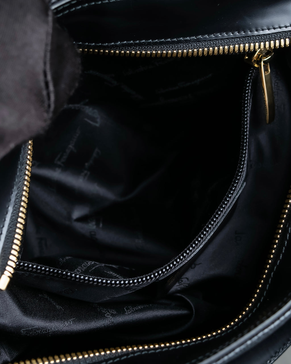 "Salvatore Ferragamo" Gancini motif monogram pattern 2-way shoulder bag