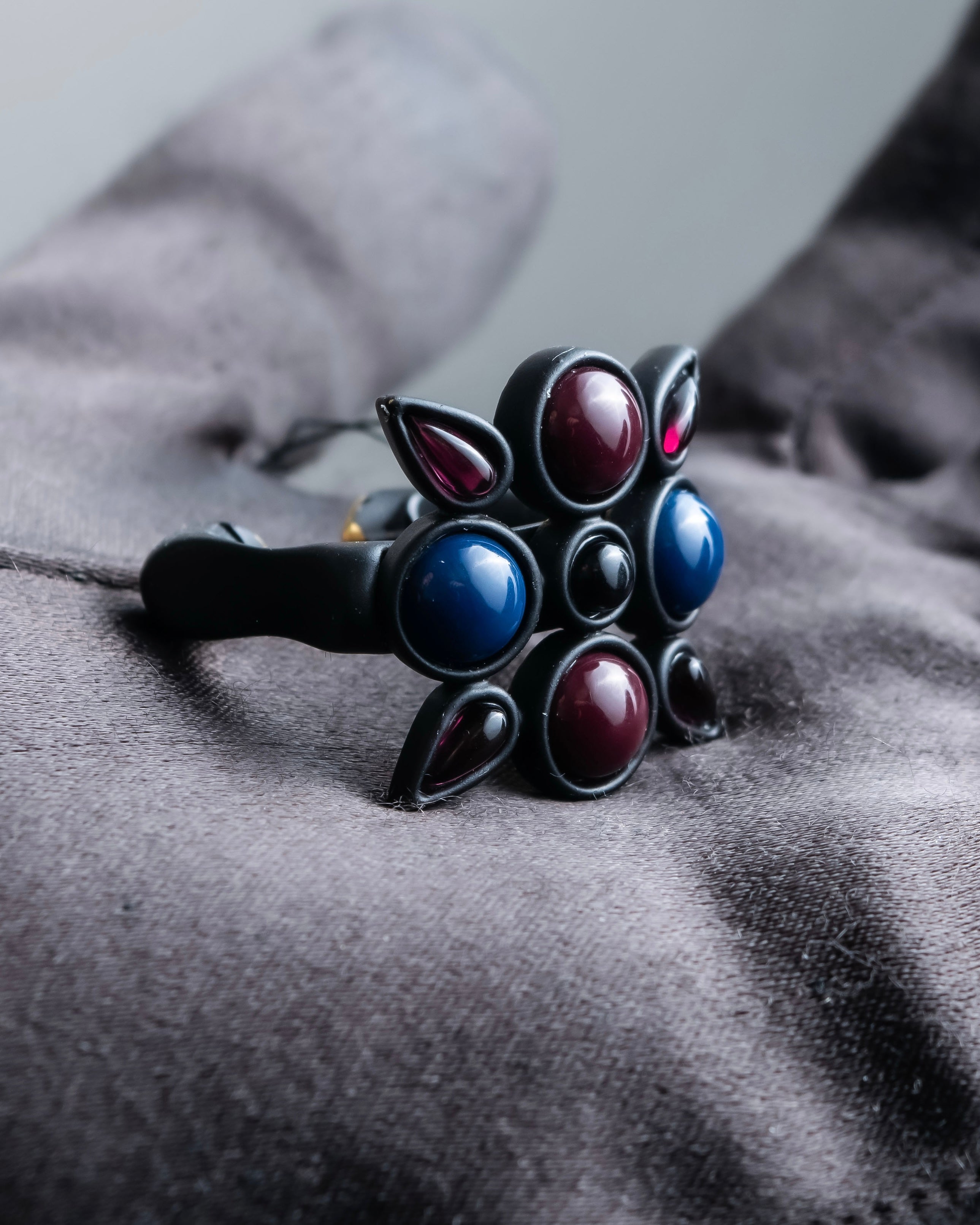 "LOUIS VUITTON"　Geometric color stone ring