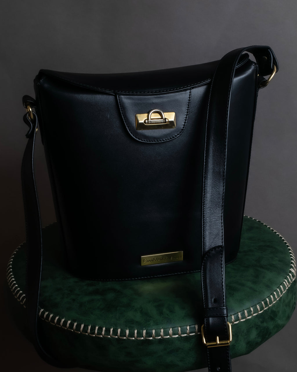 "GIANI MARCO VENTURI" Shape trapezoid leather shoulder bag