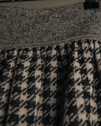 “Salvatore Ferragamo” 90’s-00’s Houndstooth knit flare skirt