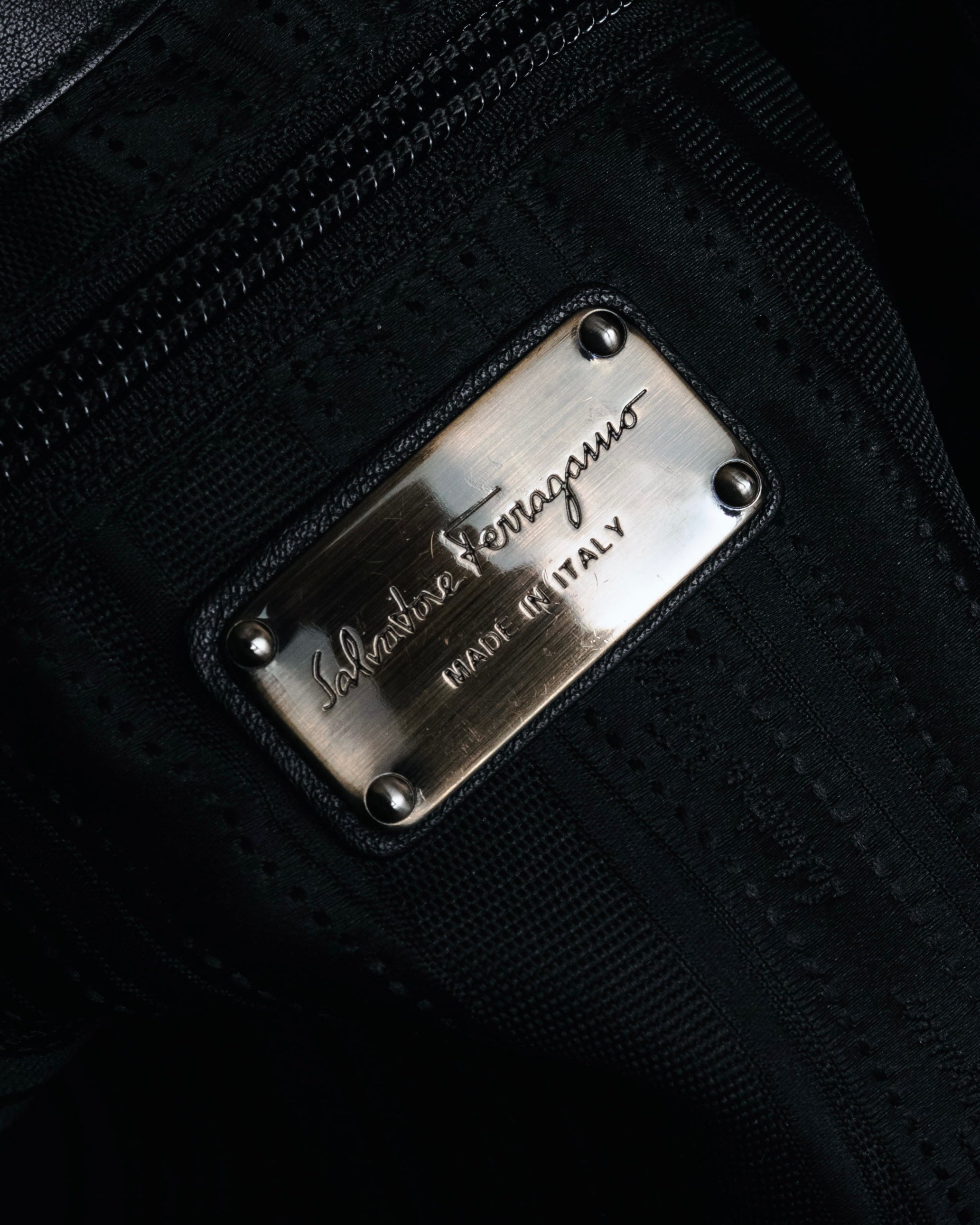 "Salvatore Ferragamo" 05’s-11’s Oversized gancini hardware shrink leather bag