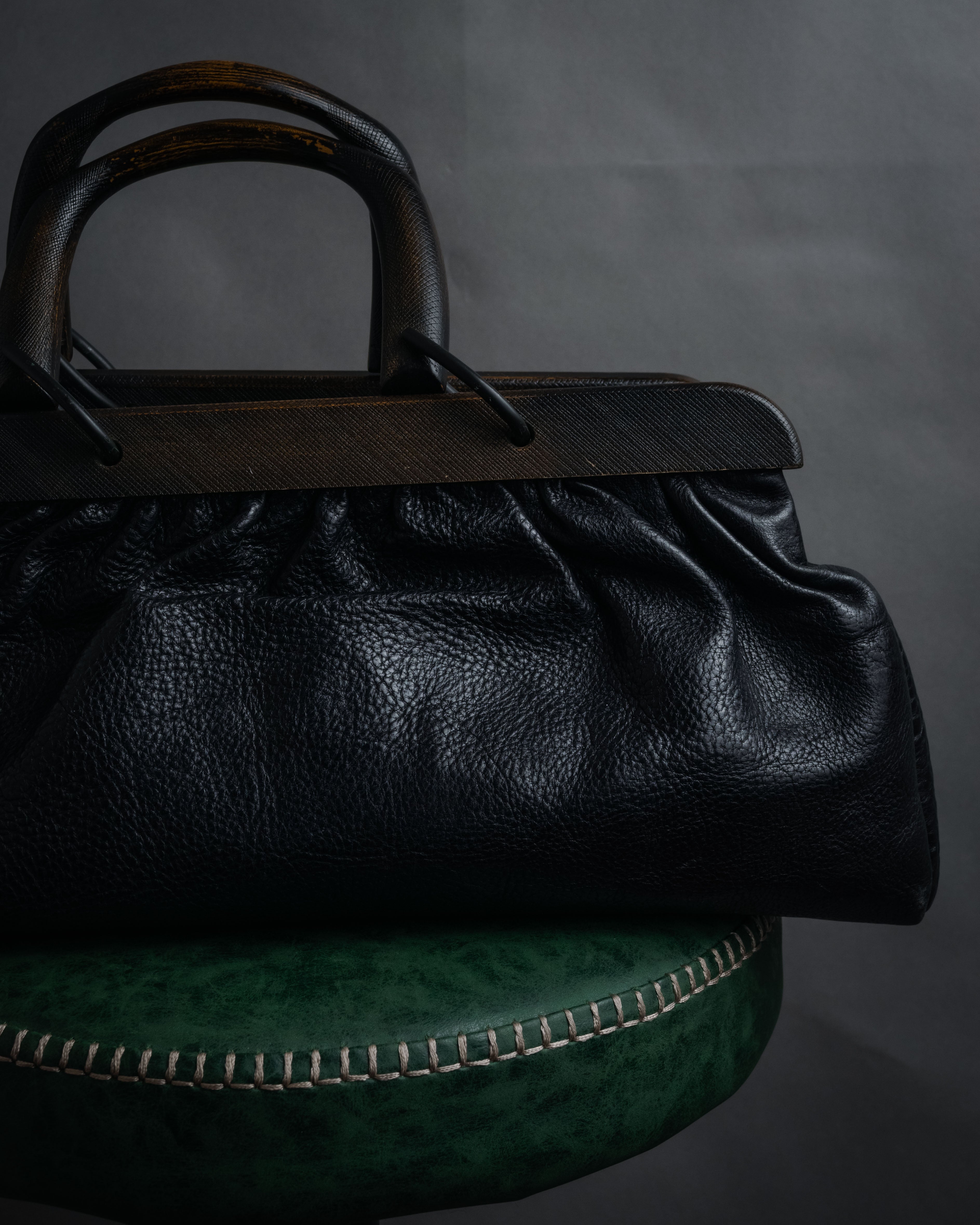 –SPECIAL– “GUCCI”
90’s-00’s Framed gathered leather handbag